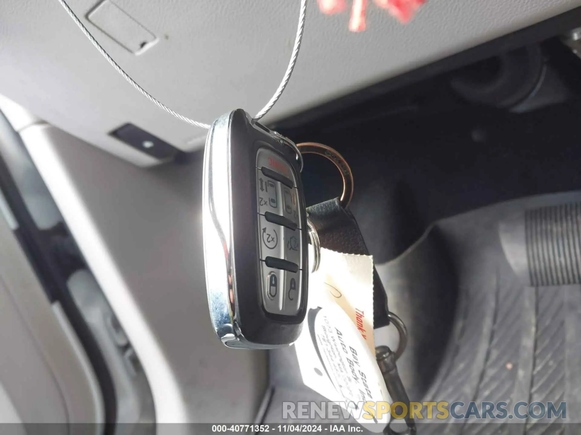 11 Photograph of a damaged car 2C4RC1BG0KR526023 CHRYSLER PACIFICA 2019