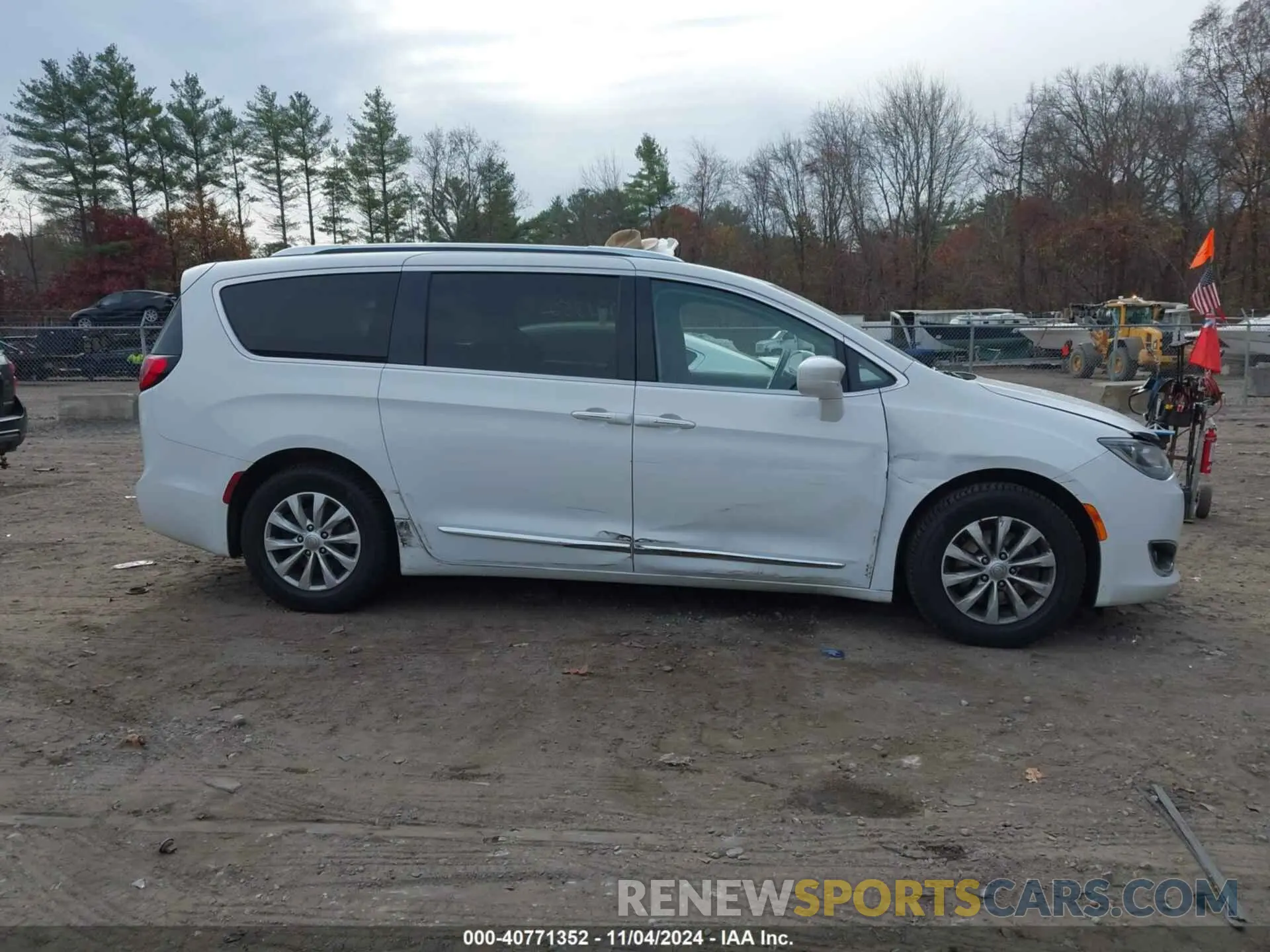 13 Photograph of a damaged car 2C4RC1BG0KR526023 CHRYSLER PACIFICA 2019