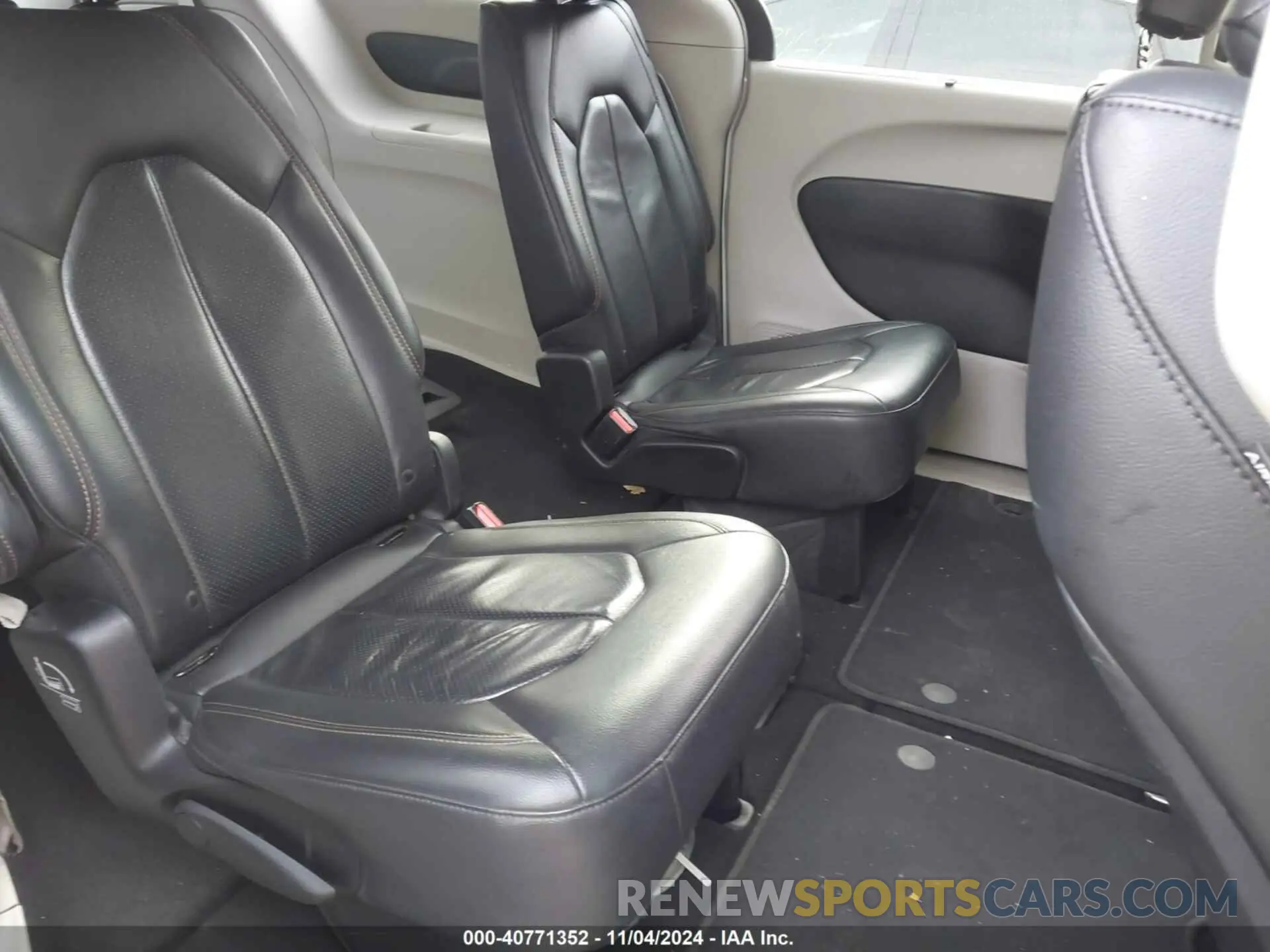8 Photograph of a damaged car 2C4RC1BG0KR526023 CHRYSLER PACIFICA 2019