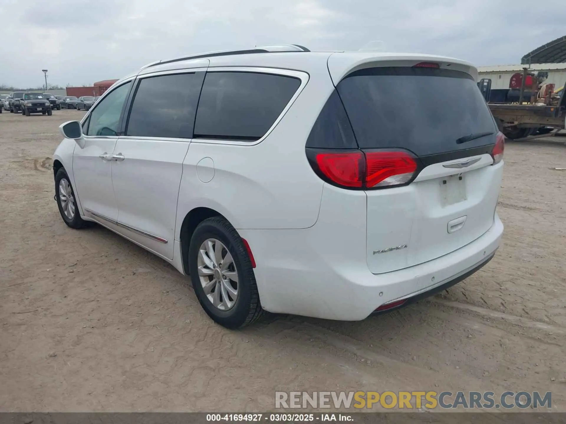 3 Фотография поврежденного автомобиля 2C4RC1BG0KR560091 CHRYSLER PACIFICA 2019