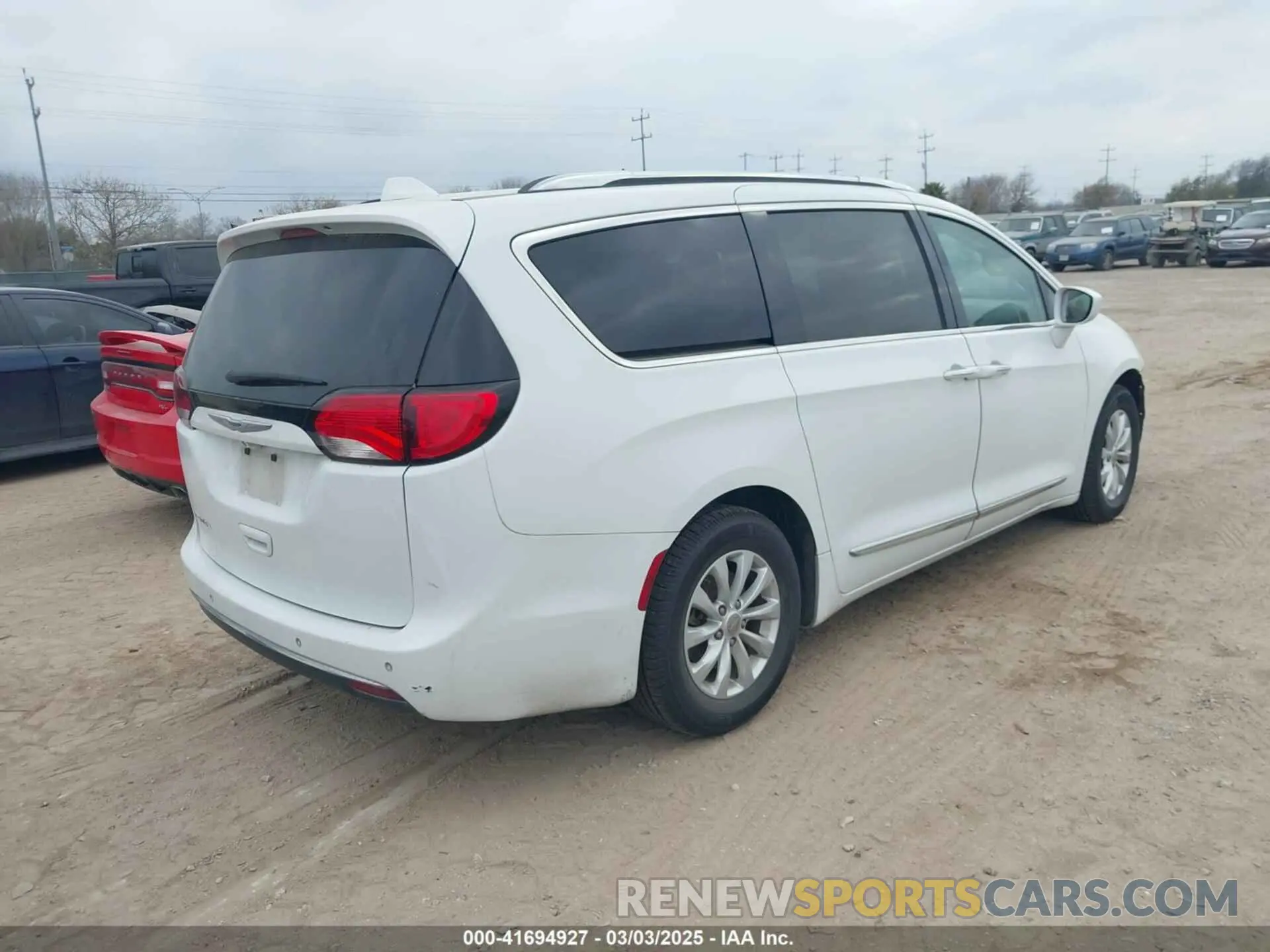 4 Фотография поврежденного автомобиля 2C4RC1BG0KR560091 CHRYSLER PACIFICA 2019