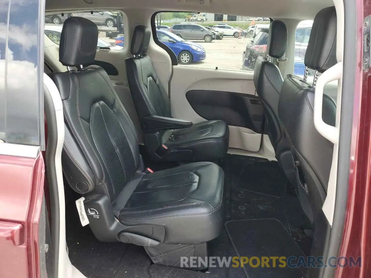 11 Фотография поврежденного автомобиля 2C4RC1BG0KR560947 CHRYSLER PACIFICA 2019