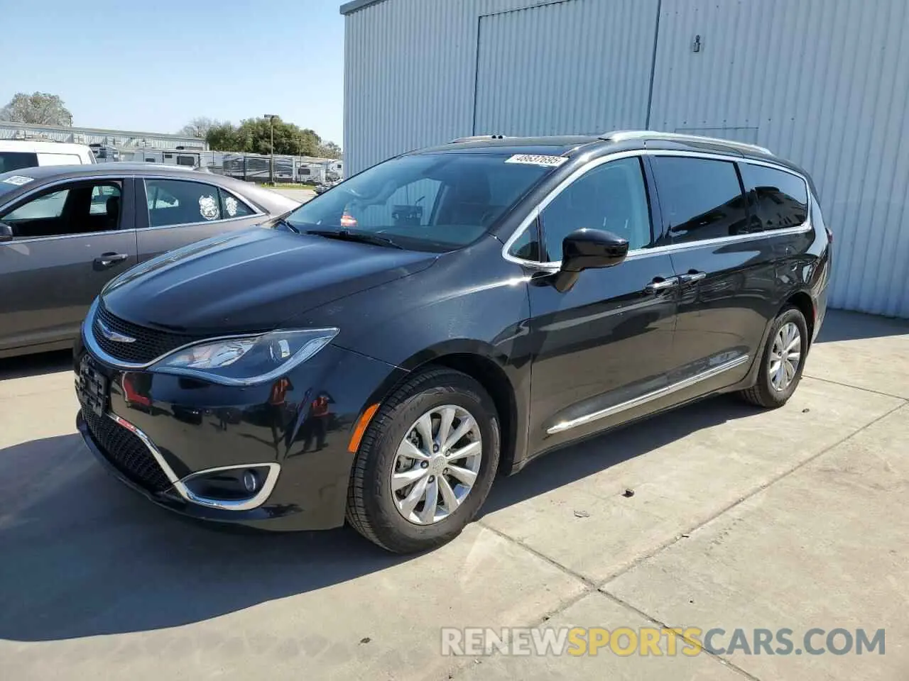 1 Фотография поврежденного автомобиля 2C4RC1BG0KR651135 CHRYSLER PACIFICA 2019