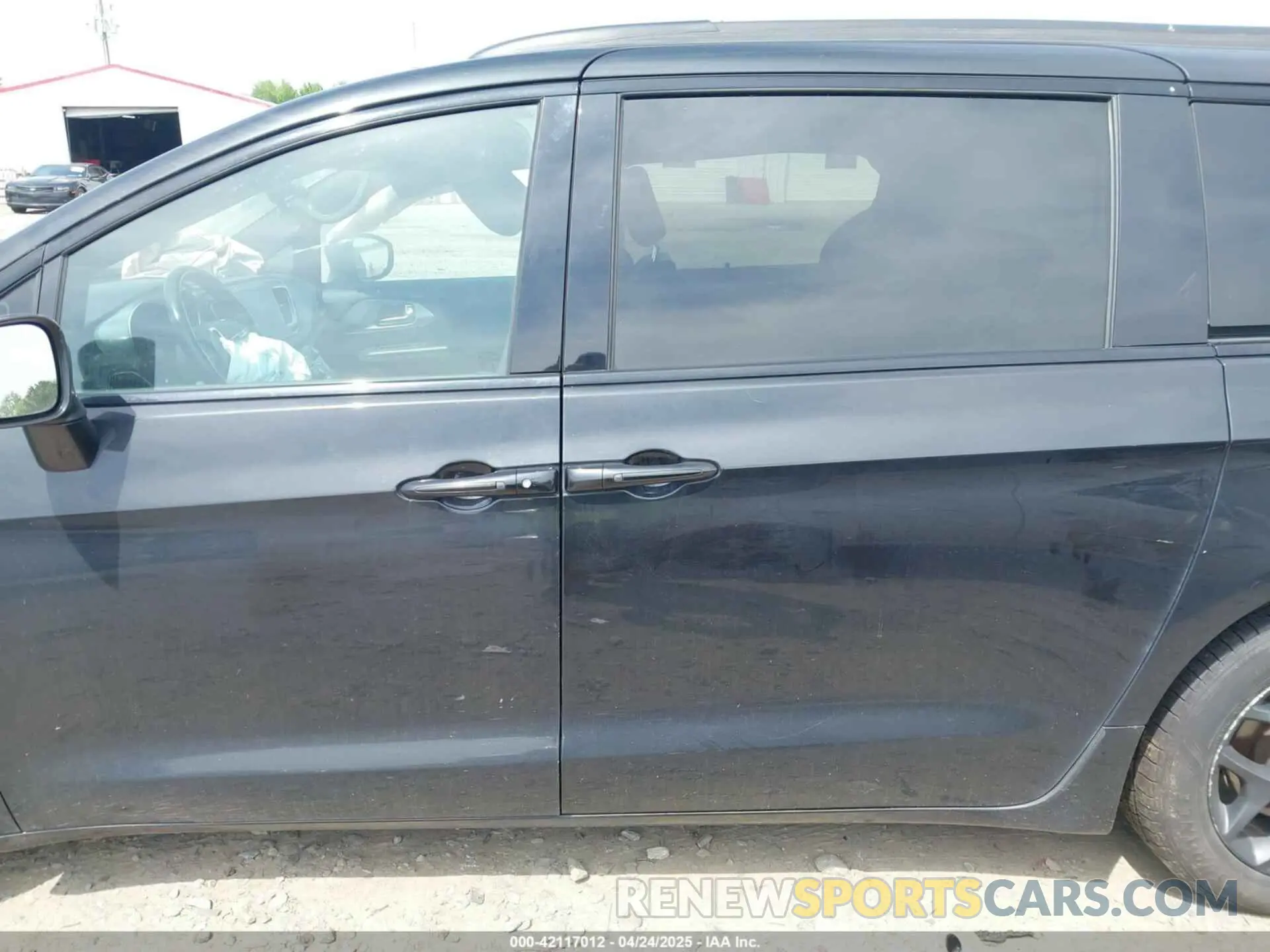 14 Photograph of a damaged car 2C4RC1BG0KR714914 CHRYSLER PACIFICA 2019