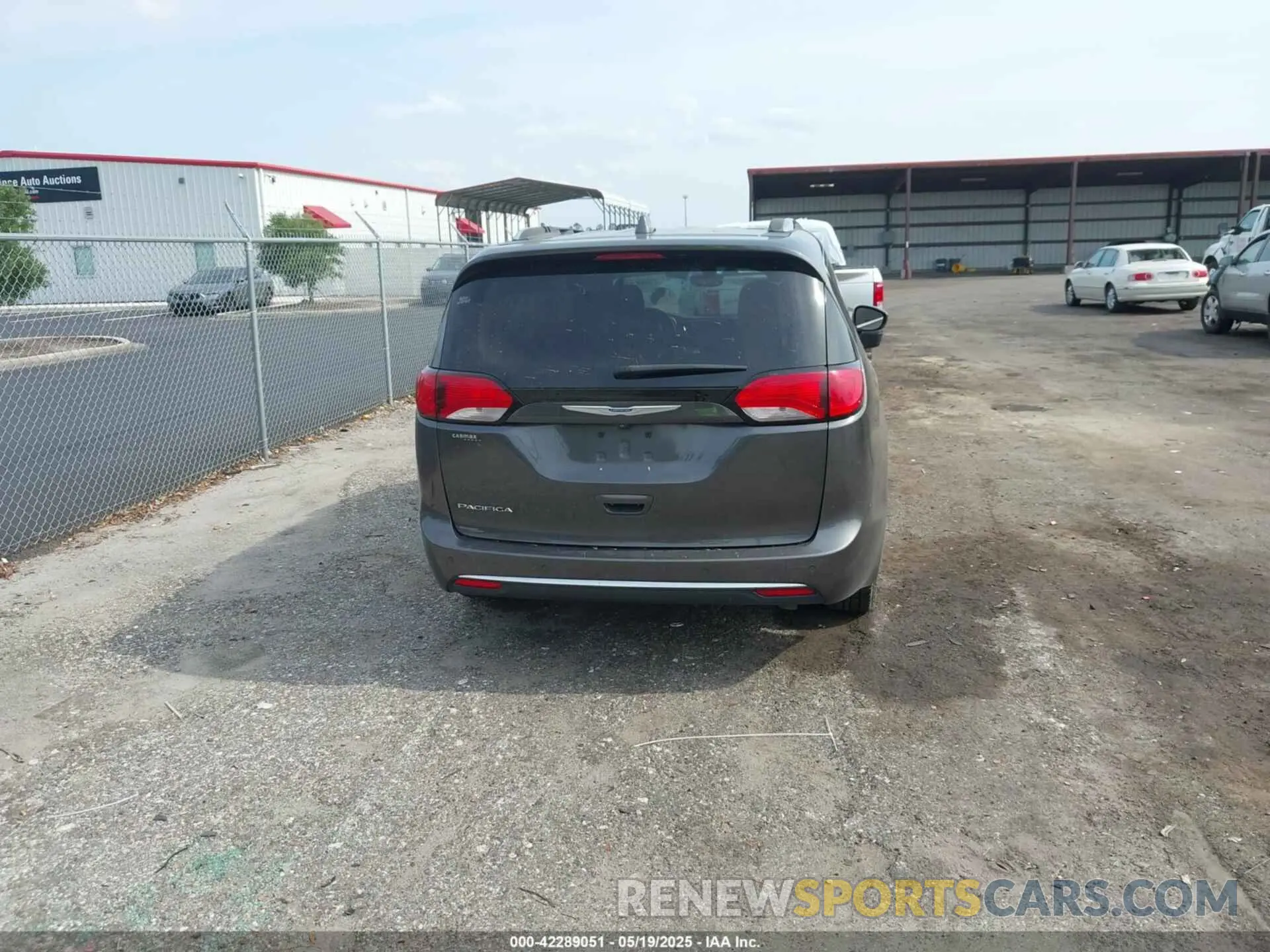 16 Photograph of a damaged car 2C4RC1BG1KR625031 CHRYSLER PACIFICA 2019