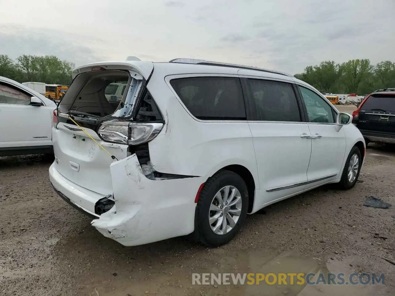 3 Photograph of a damaged car 2C4RC1BG1KR640032 CHRYSLER PACIFICA 2019