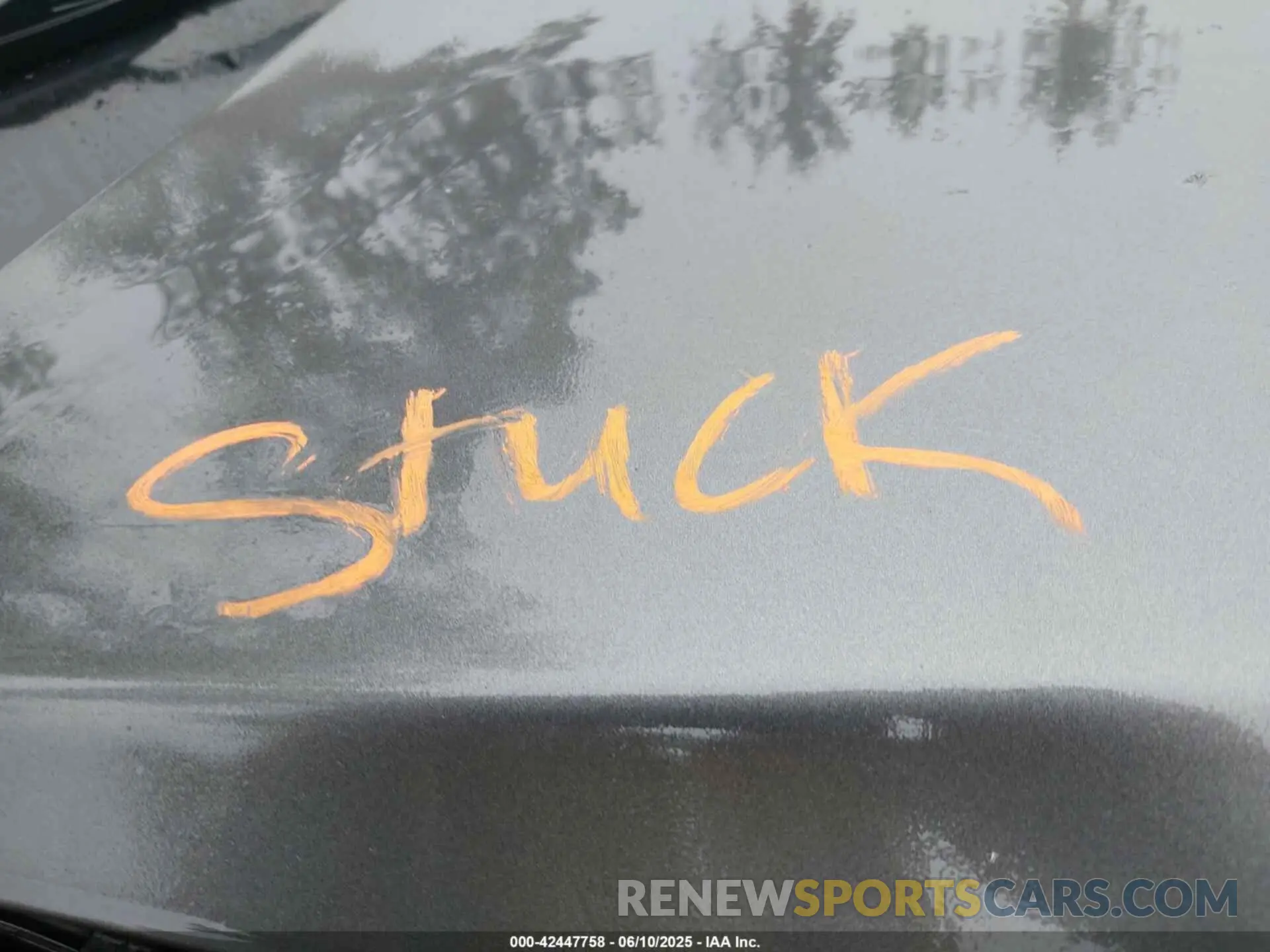 10 Photograph of a damaged car 2C4RC1BG1KR651984 CHRYSLER PACIFICA 2019