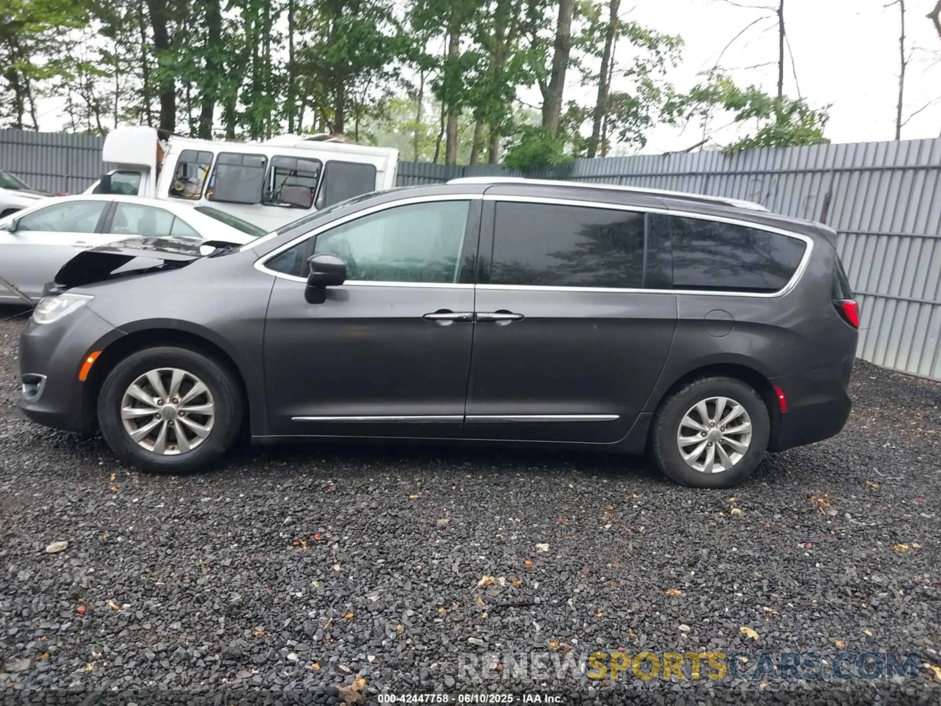 14 Photograph of a damaged car 2C4RC1BG1KR651984 CHRYSLER PACIFICA 2019