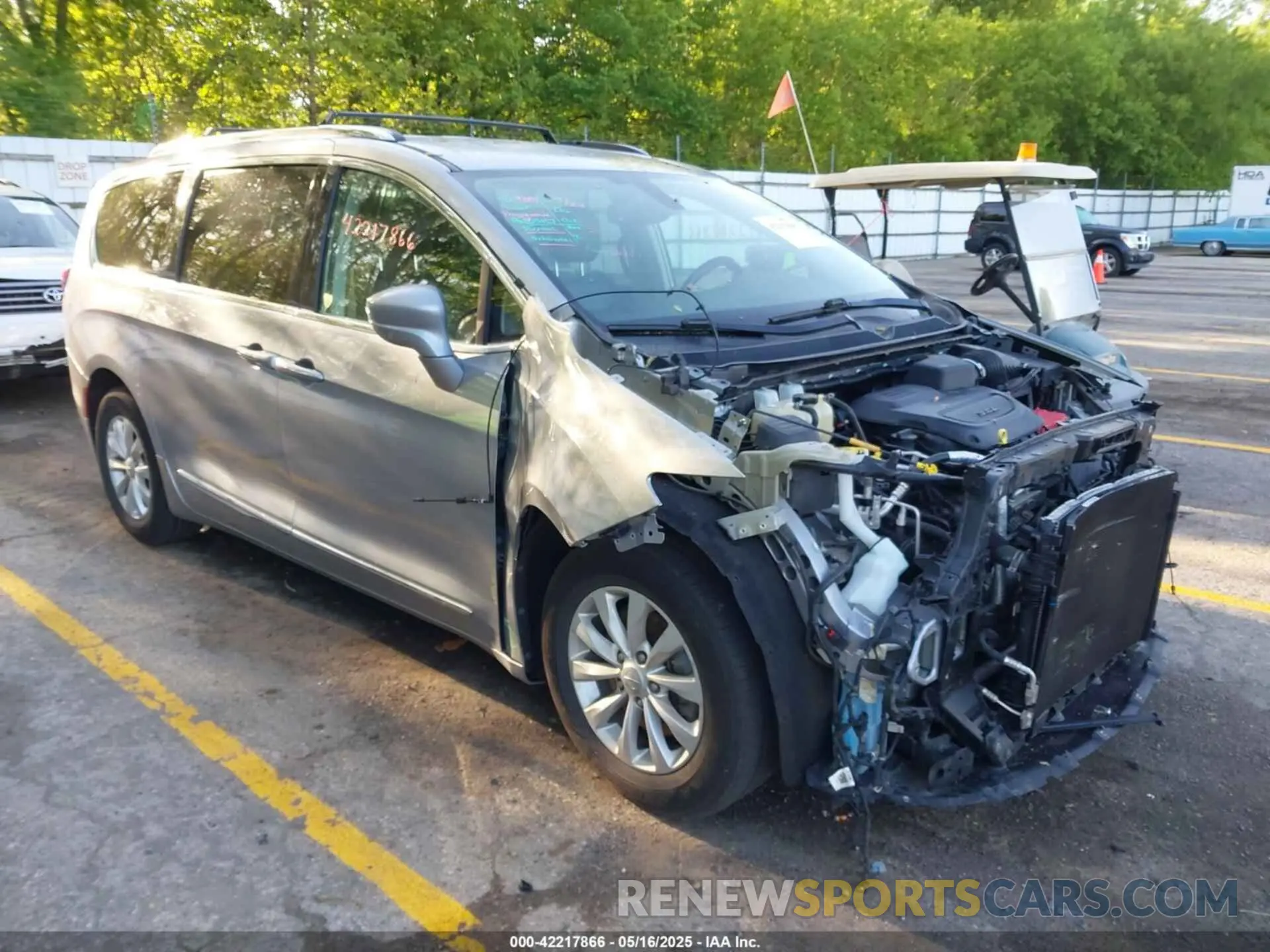 1 Фотография поврежденного автомобиля 2C4RC1BG1KR665917 CHRYSLER PACIFICA 2019