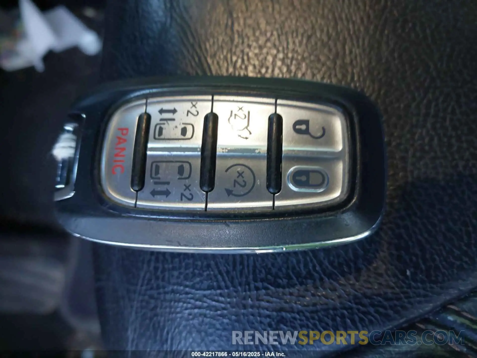 11 Фотография поврежденного автомобиля 2C4RC1BG1KR665917 CHRYSLER PACIFICA 2019