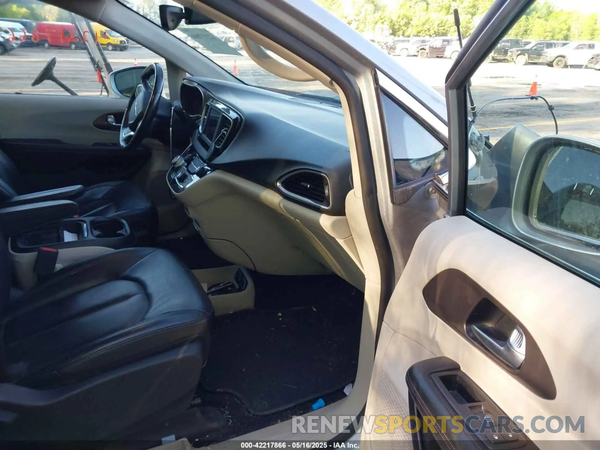 5 Фотография поврежденного автомобиля 2C4RC1BG1KR665917 CHRYSLER PACIFICA 2019