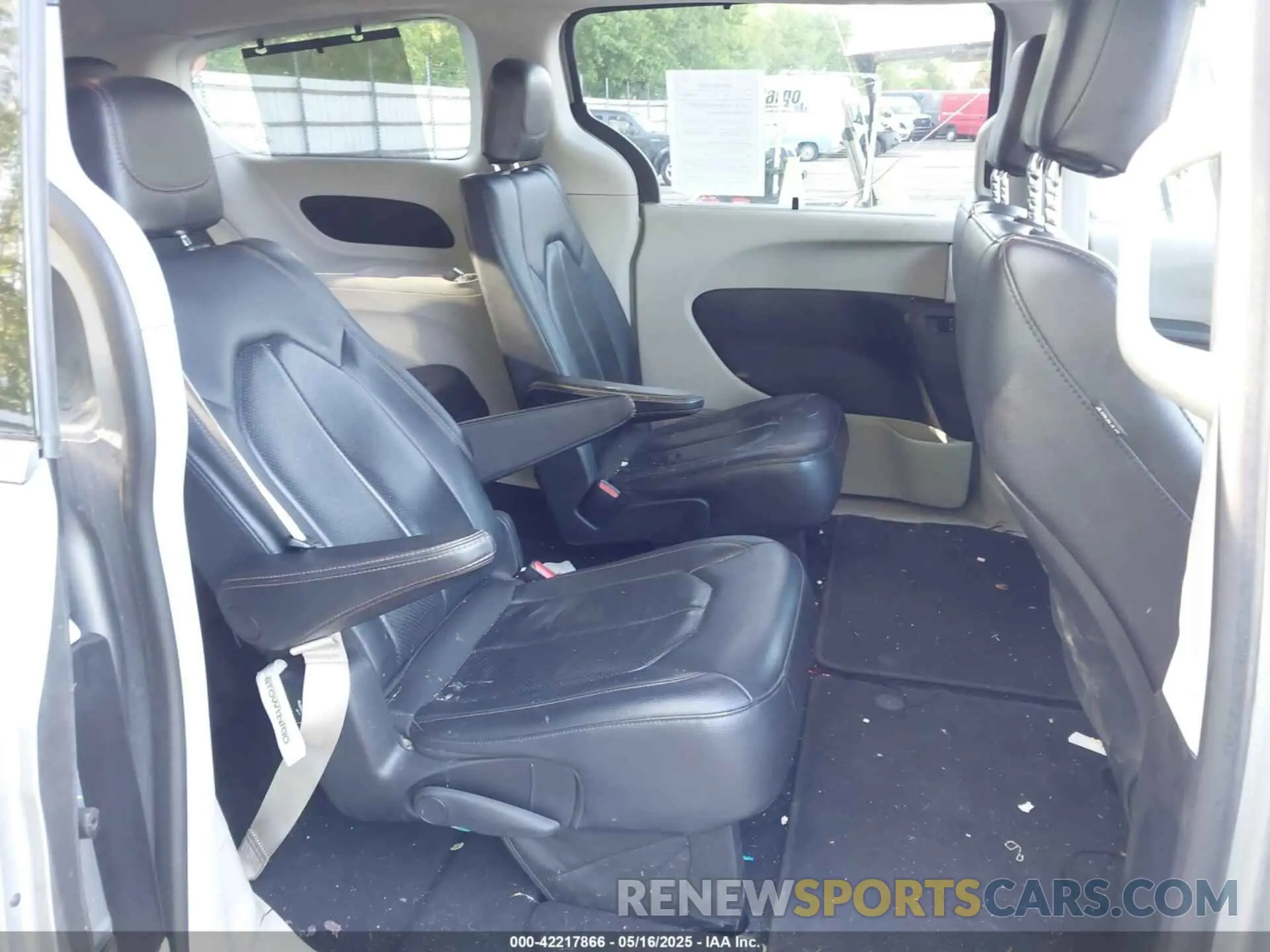 8 Фотография поврежденного автомобиля 2C4RC1BG1KR665917 CHRYSLER PACIFICA 2019