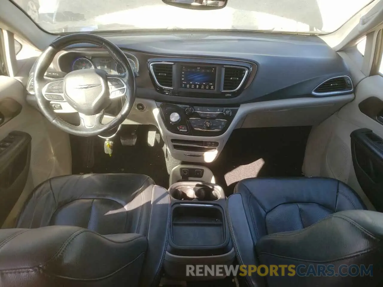 8 Photograph of a damaged car 2C4RC1BG1KR698285 CHRYSLER PACIFICA 2019