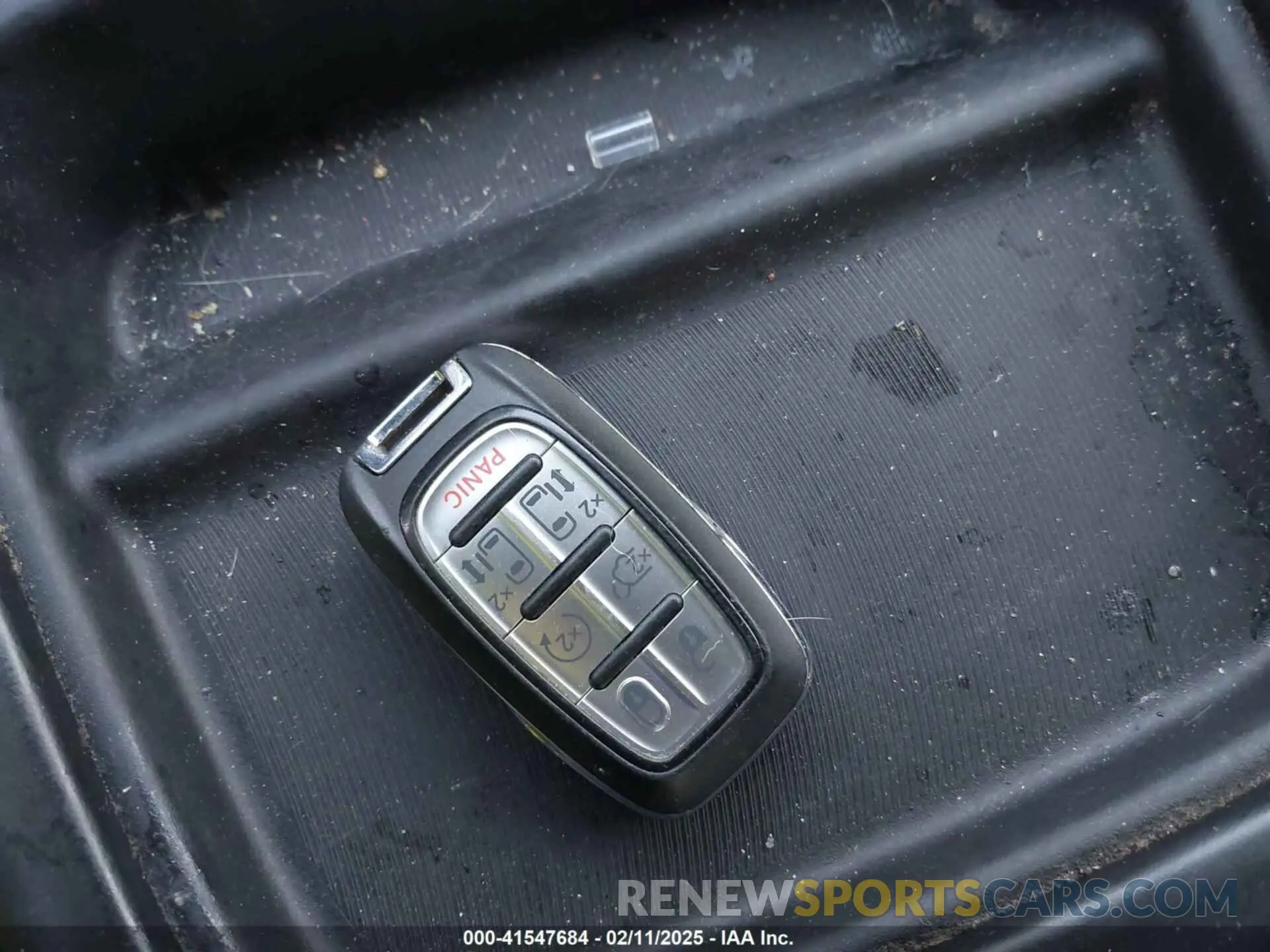 11 Фотография поврежденного автомобиля 2C4RC1BG1KR730880 CHRYSLER PACIFICA 2019