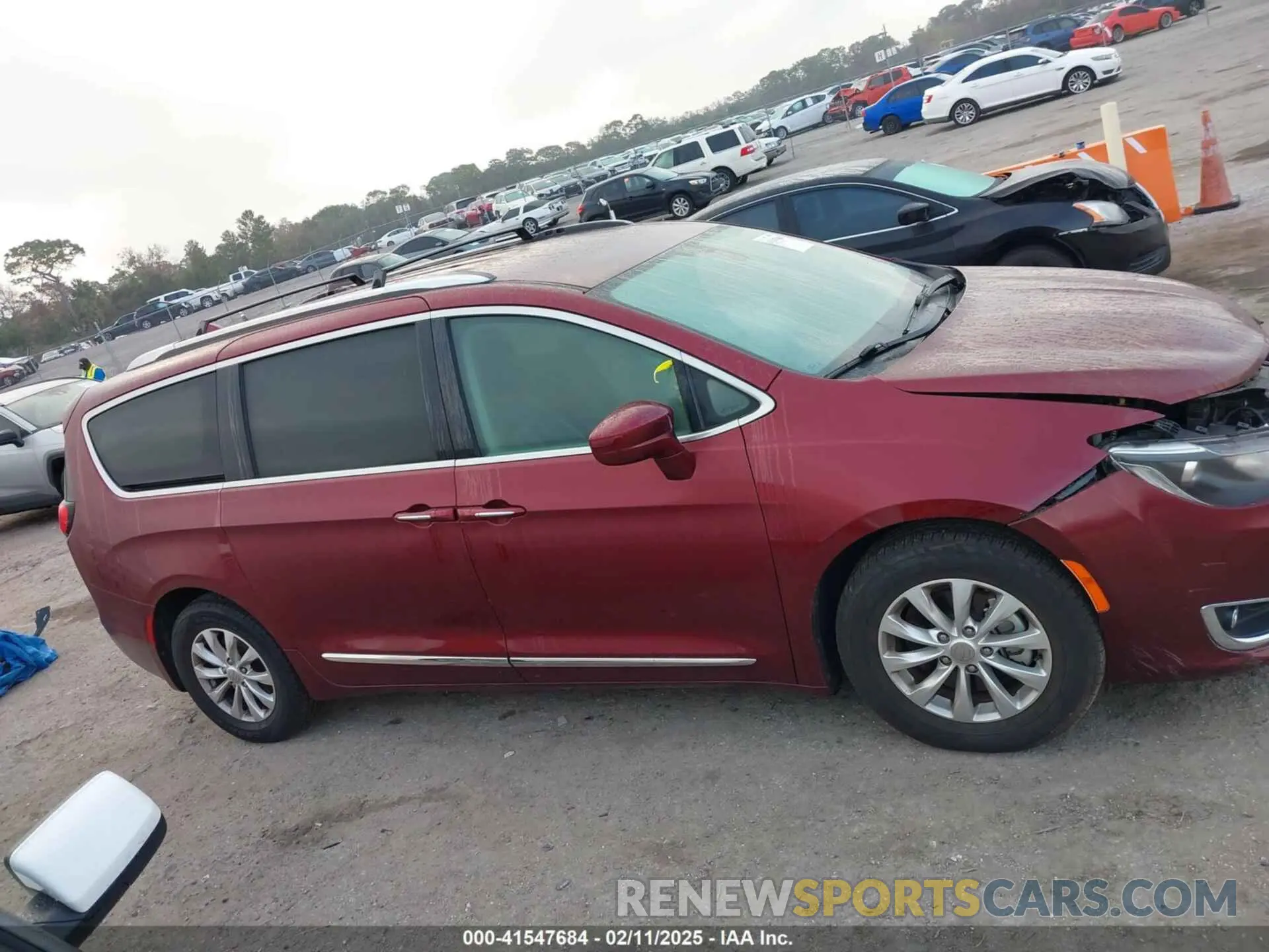 13 Фотография поврежденного автомобиля 2C4RC1BG1KR730880 CHRYSLER PACIFICA 2019