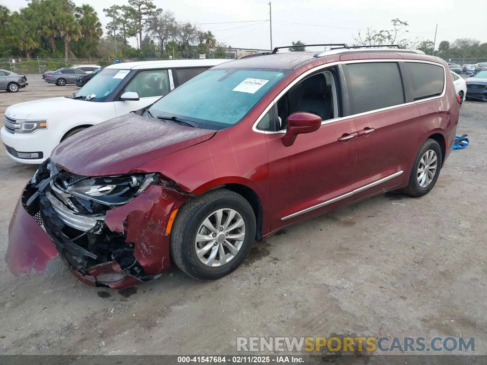 2 Фотография поврежденного автомобиля 2C4RC1BG1KR730880 CHRYSLER PACIFICA 2019
