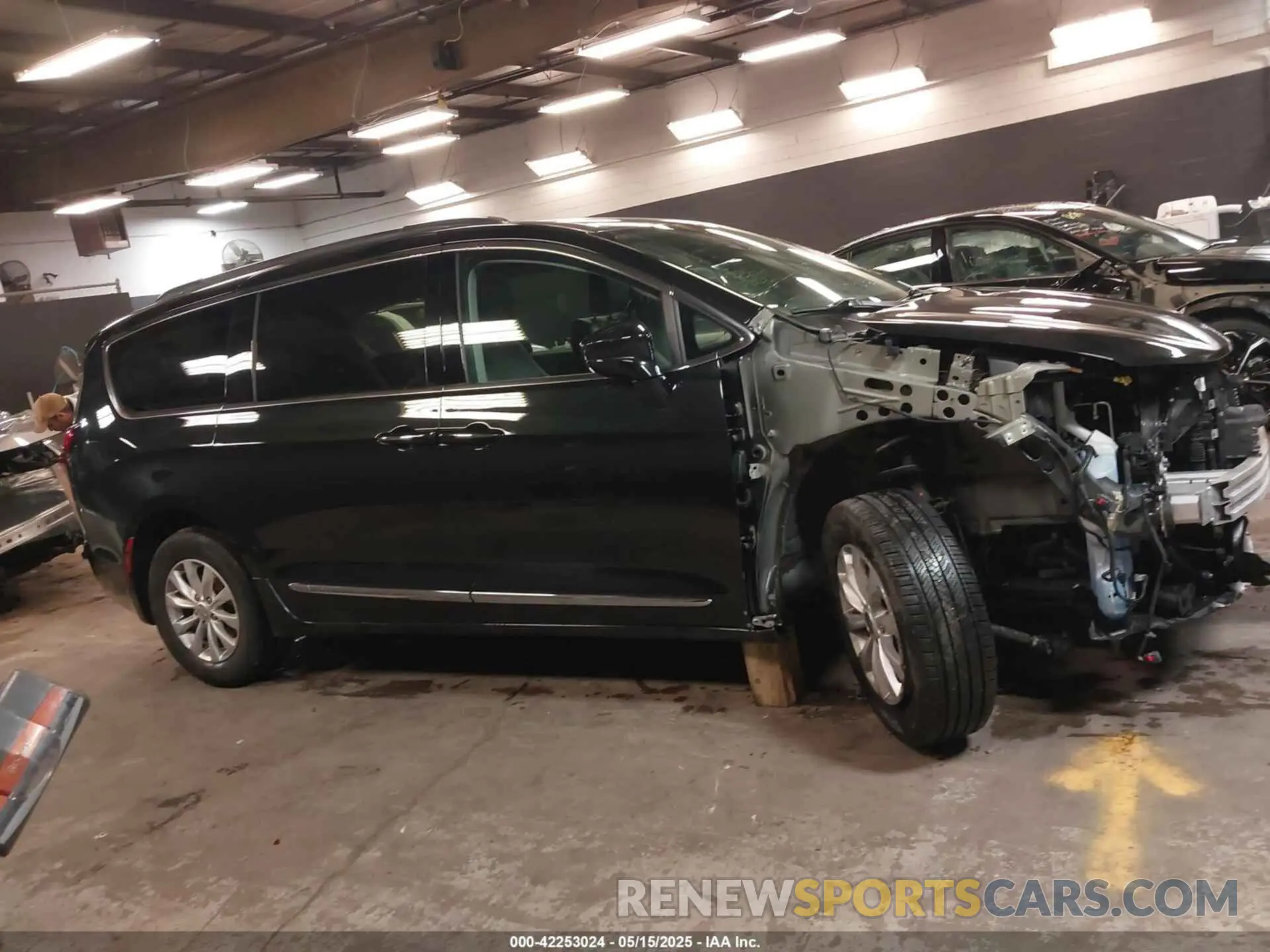 14 Photograph of a damaged car 2C4RC1BG2KR604527 CHRYSLER PACIFICA 2019