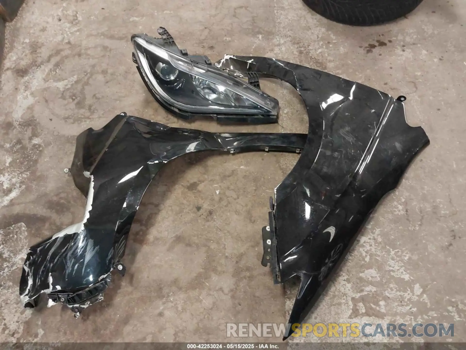 19 Photograph of a damaged car 2C4RC1BG2KR604527 CHRYSLER PACIFICA 2019