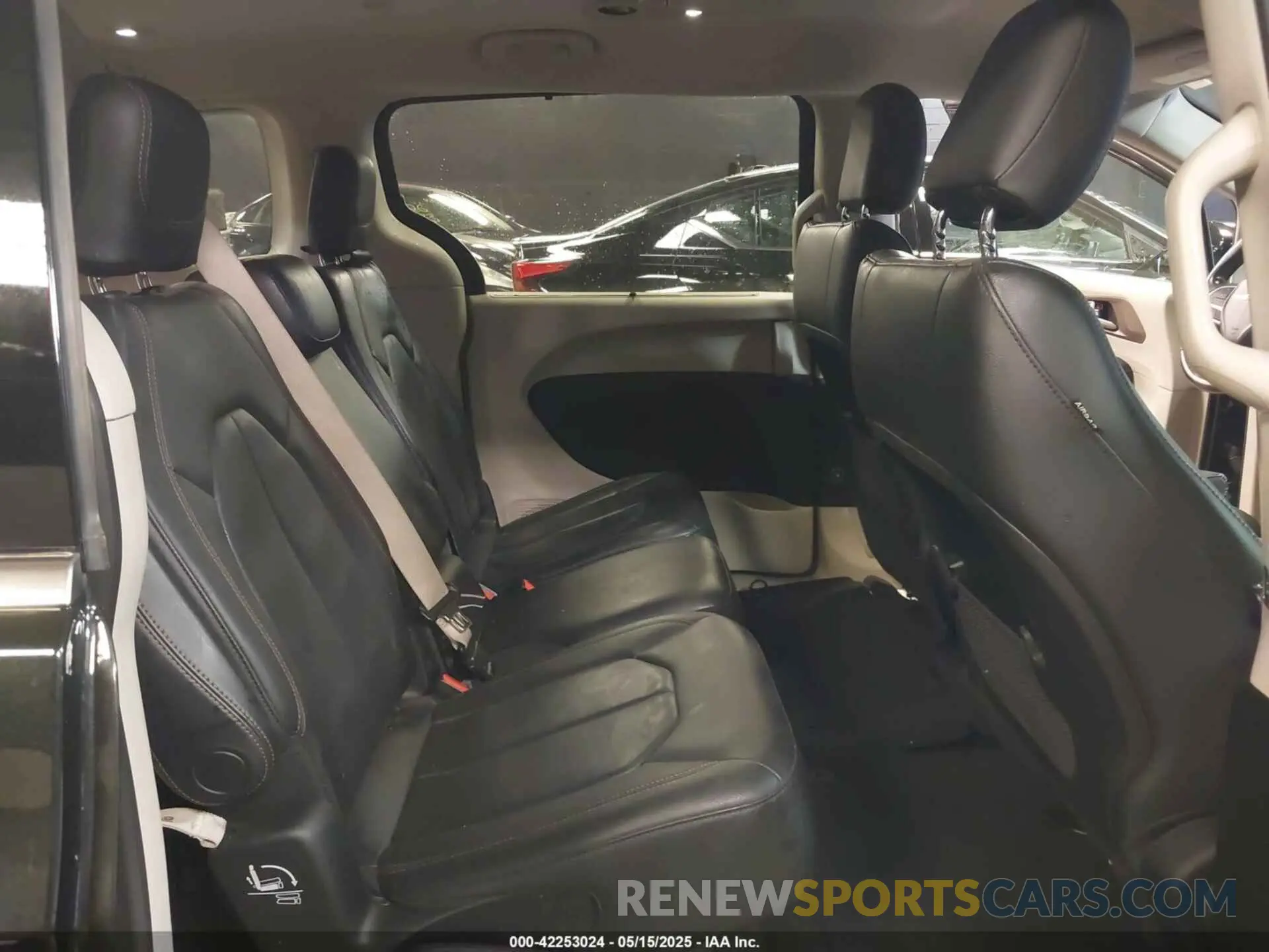 8 Photograph of a damaged car 2C4RC1BG2KR604527 CHRYSLER PACIFICA 2019
