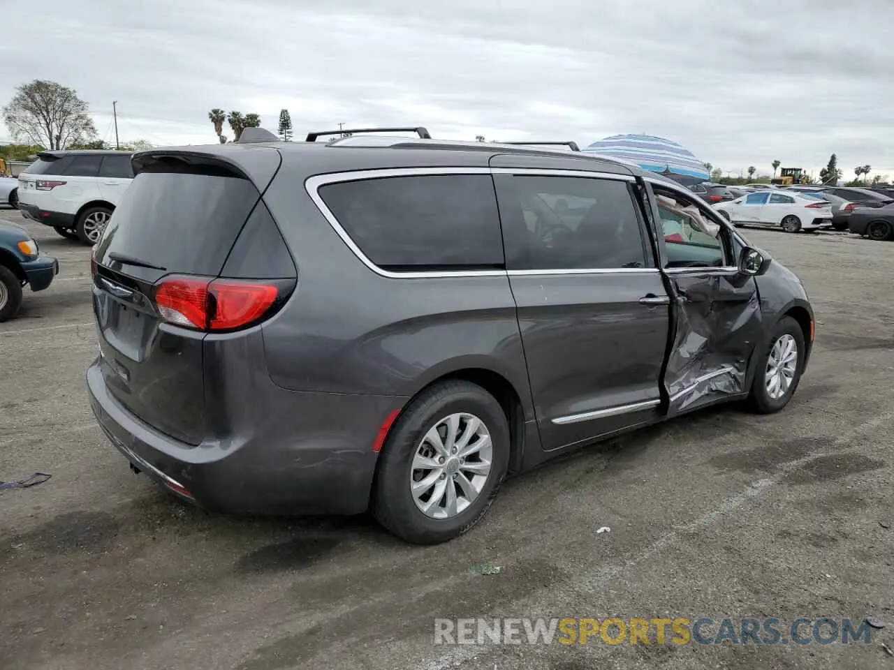 3 Photograph of a damaged car 2C4RC1BG2KR627886 CHRYSLER PACIFICA 2019