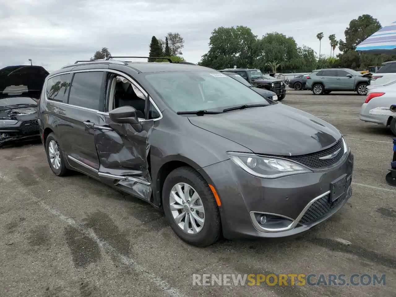 4 Photograph of a damaged car 2C4RC1BG2KR627886 CHRYSLER PACIFICA 2019