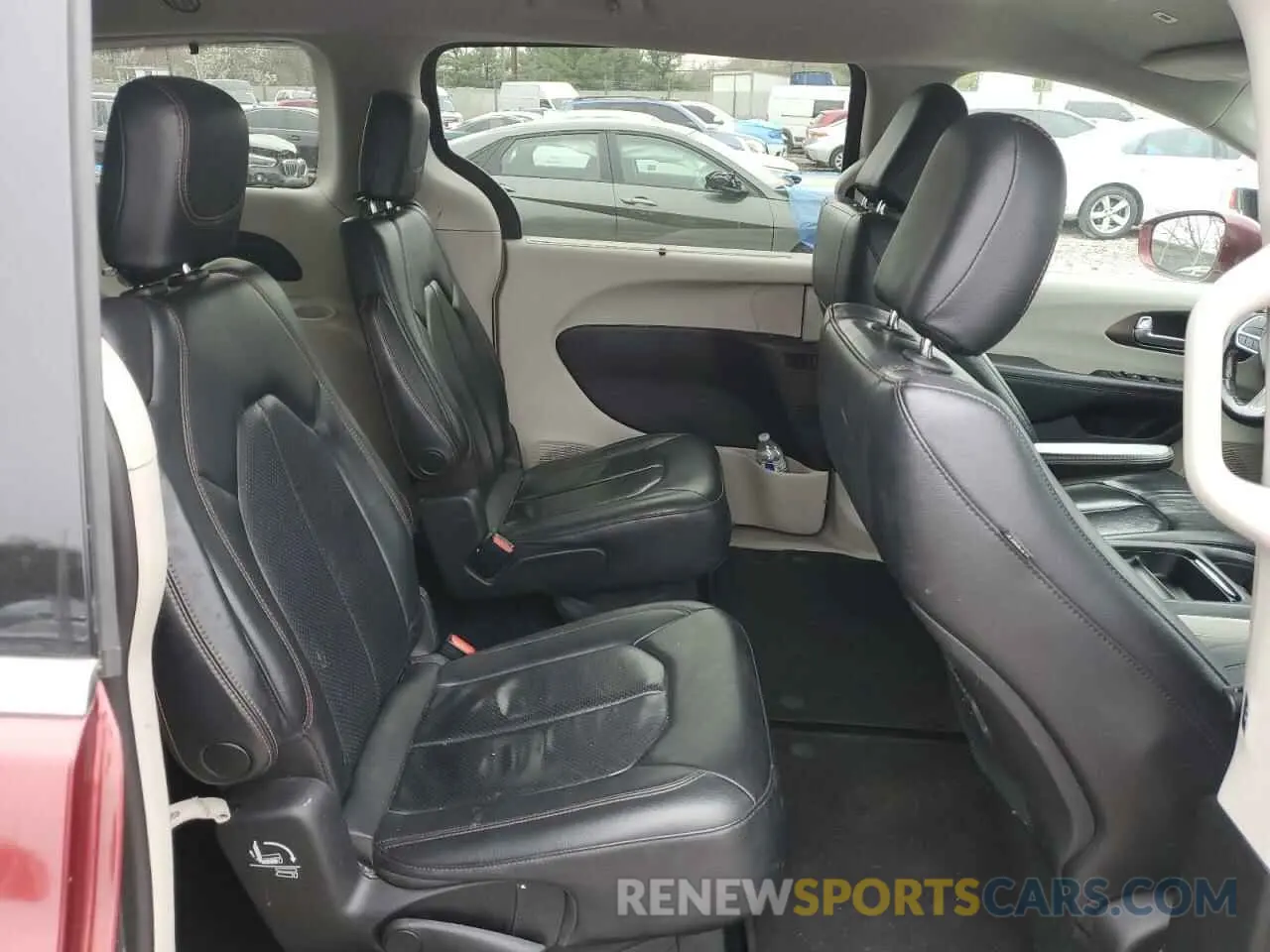 11 Photograph of a damaged car 2C4RC1BG2KR680569 CHRYSLER PACIFICA 2019