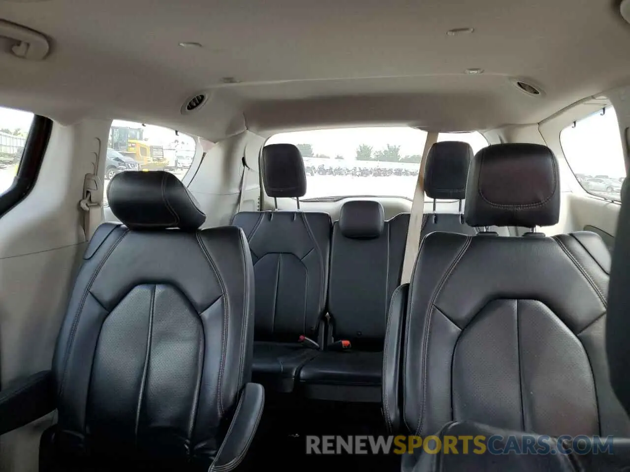 10 Фотография поврежденного автомобиля 2C4RC1BG2KR685769 CHRYSLER PACIFICA 2019
