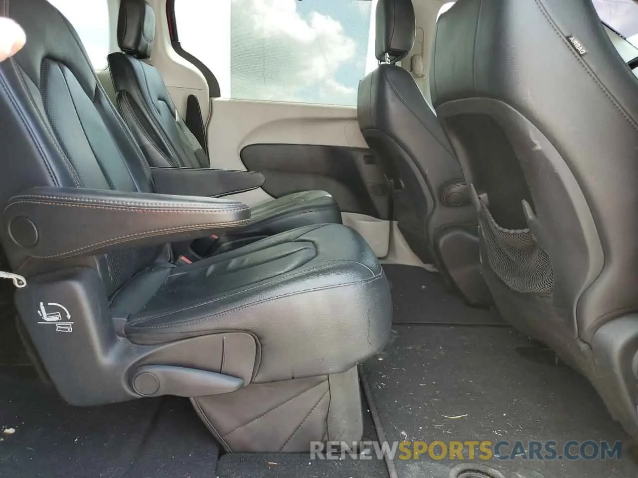 11 Фотография поврежденного автомобиля 2C4RC1BG2KR685769 CHRYSLER PACIFICA 2019