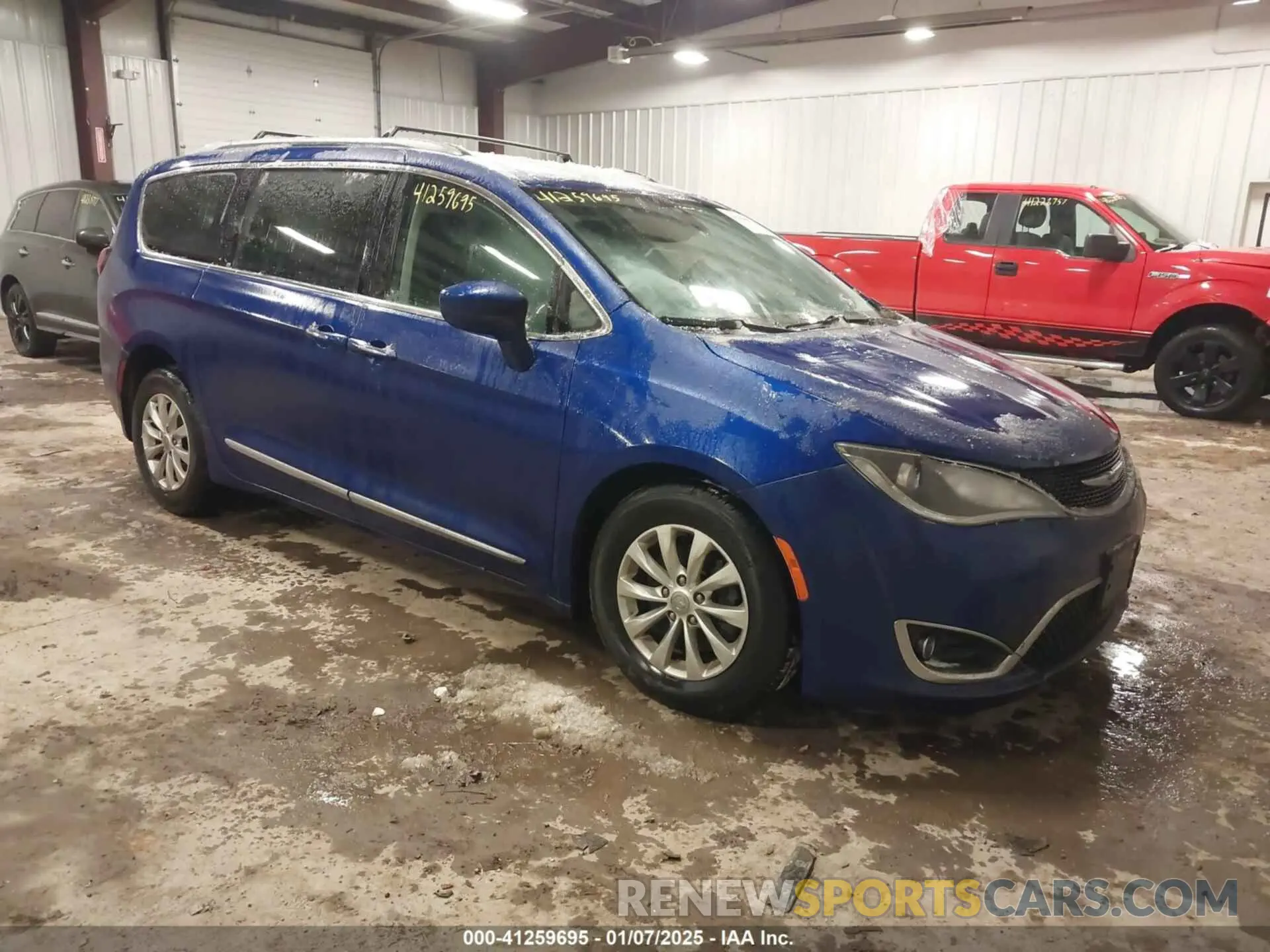 1 Фотография поврежденного автомобиля 2C4RC1BG3KR589018 CHRYSLER PACIFICA 2019