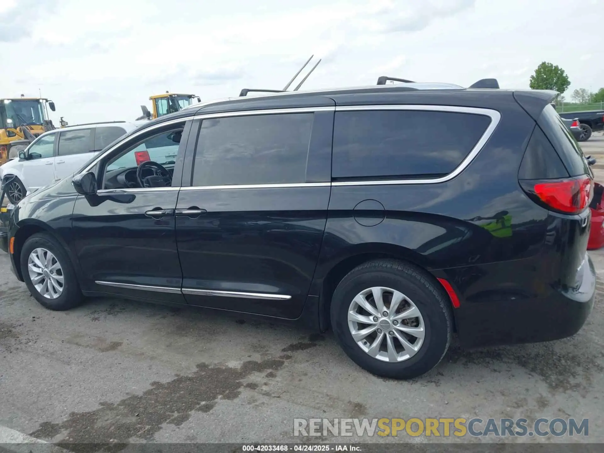 14 Фотография поврежденного автомобиля 2C4RC1BG3KR597314 CHRYSLER PACIFICA 2019