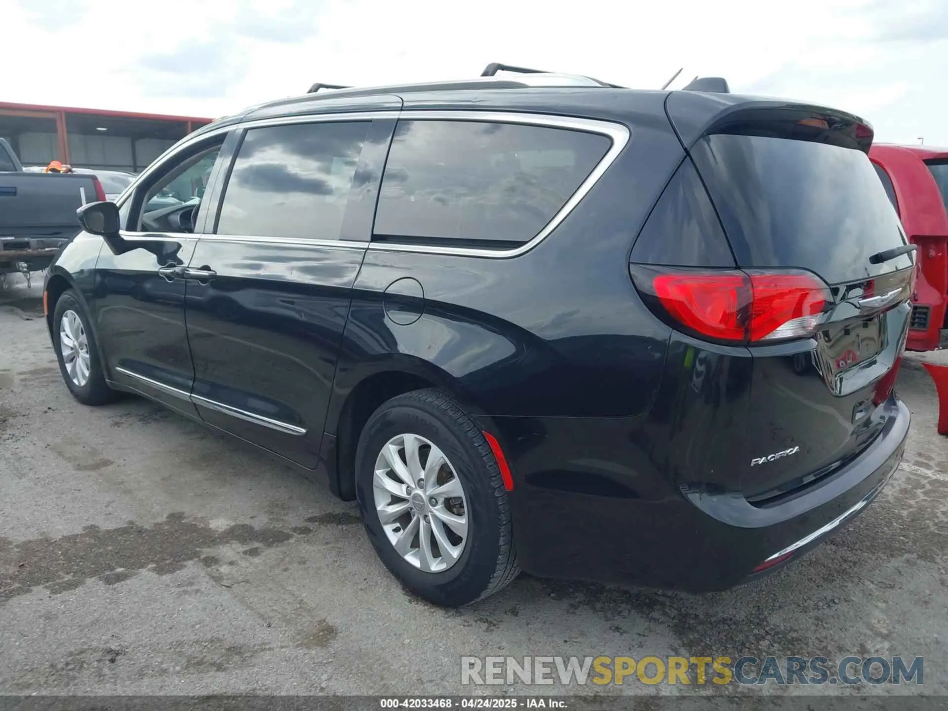 3 Фотография поврежденного автомобиля 2C4RC1BG3KR597314 CHRYSLER PACIFICA 2019