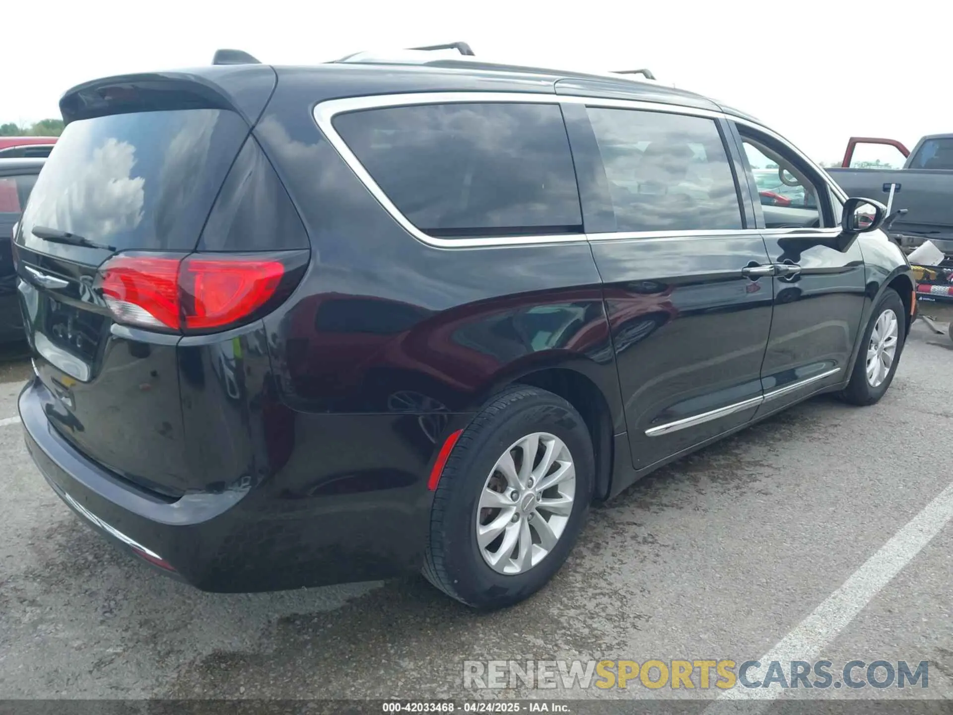 4 Фотография поврежденного автомобиля 2C4RC1BG3KR597314 CHRYSLER PACIFICA 2019