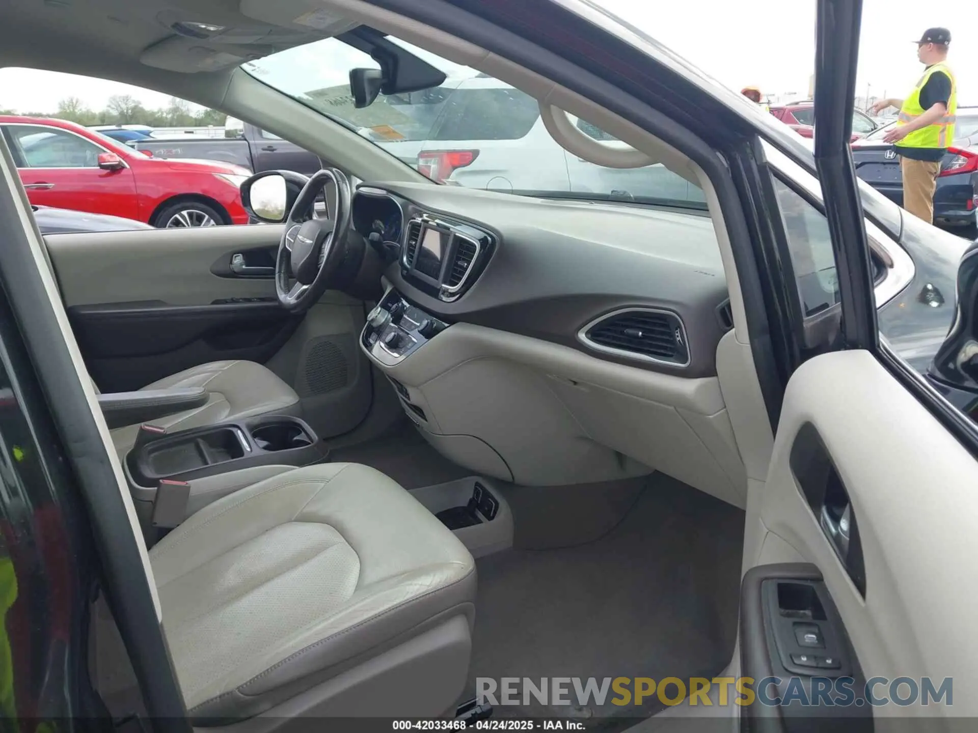5 Фотография поврежденного автомобиля 2C4RC1BG3KR597314 CHRYSLER PACIFICA 2019