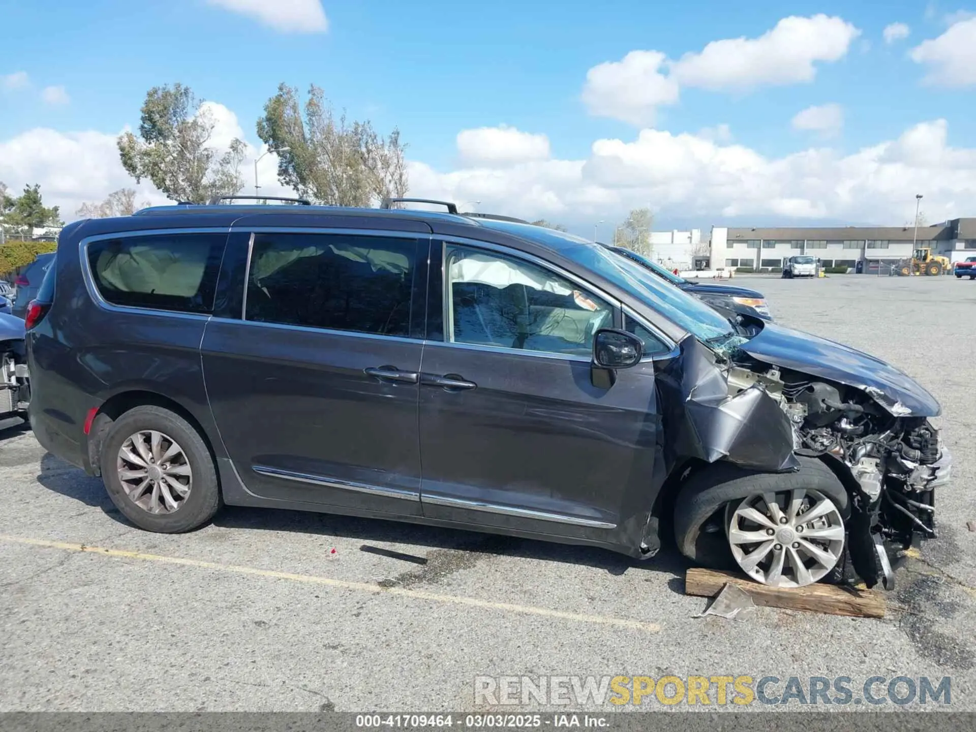 14 Photograph of a damaged car 2C4RC1BG3KR613205 CHRYSLER PACIFICA 2019