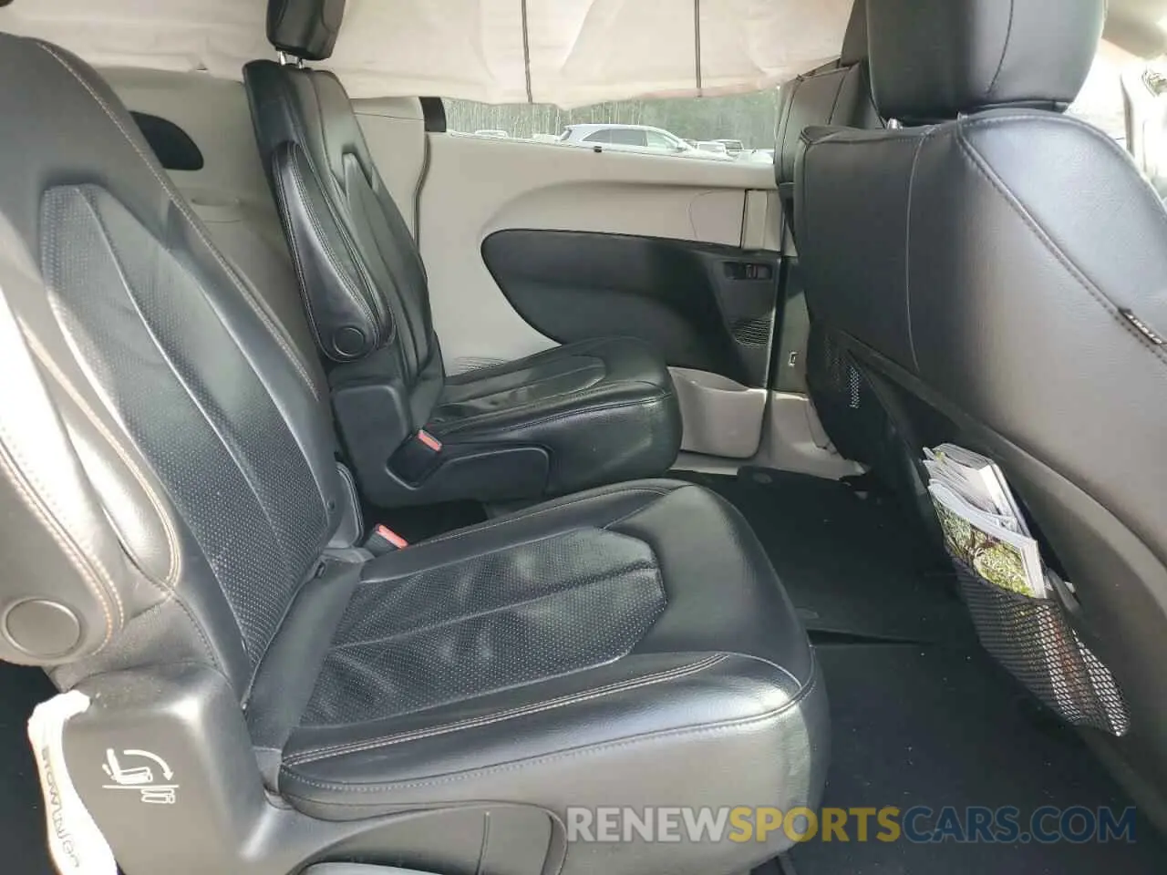 11 Photograph of a damaged car 2C4RC1BG4KR537378 CHRYSLER PACIFICA 2019