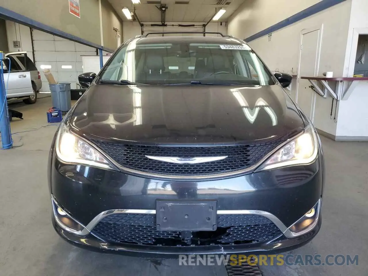 5 Photograph of a damaged car 2C4RC1BG5KR537728 CHRYSLER PACIFICA 2019