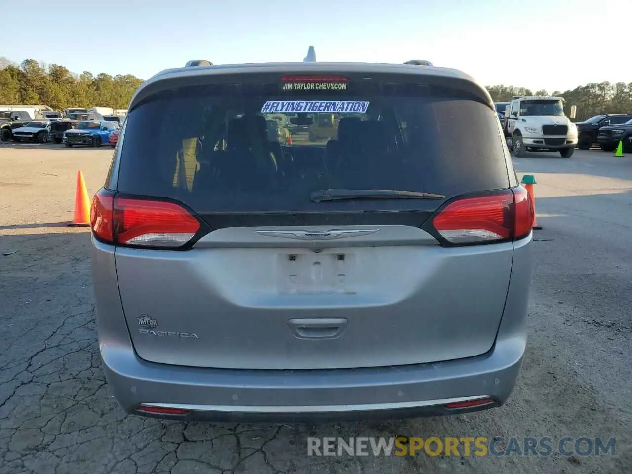 6 Photograph of a damaged car 2C4RC1BG6KR539827 CHRYSLER PACIFICA 2019