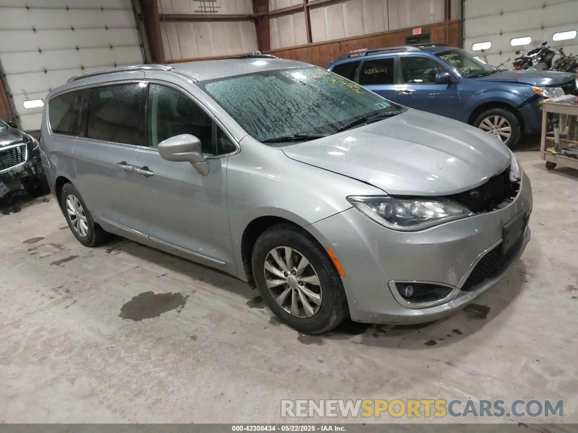 1 Фотография поврежденного автомобиля 2C4RC1BG6KR550276 CHRYSLER PACIFICA 2019