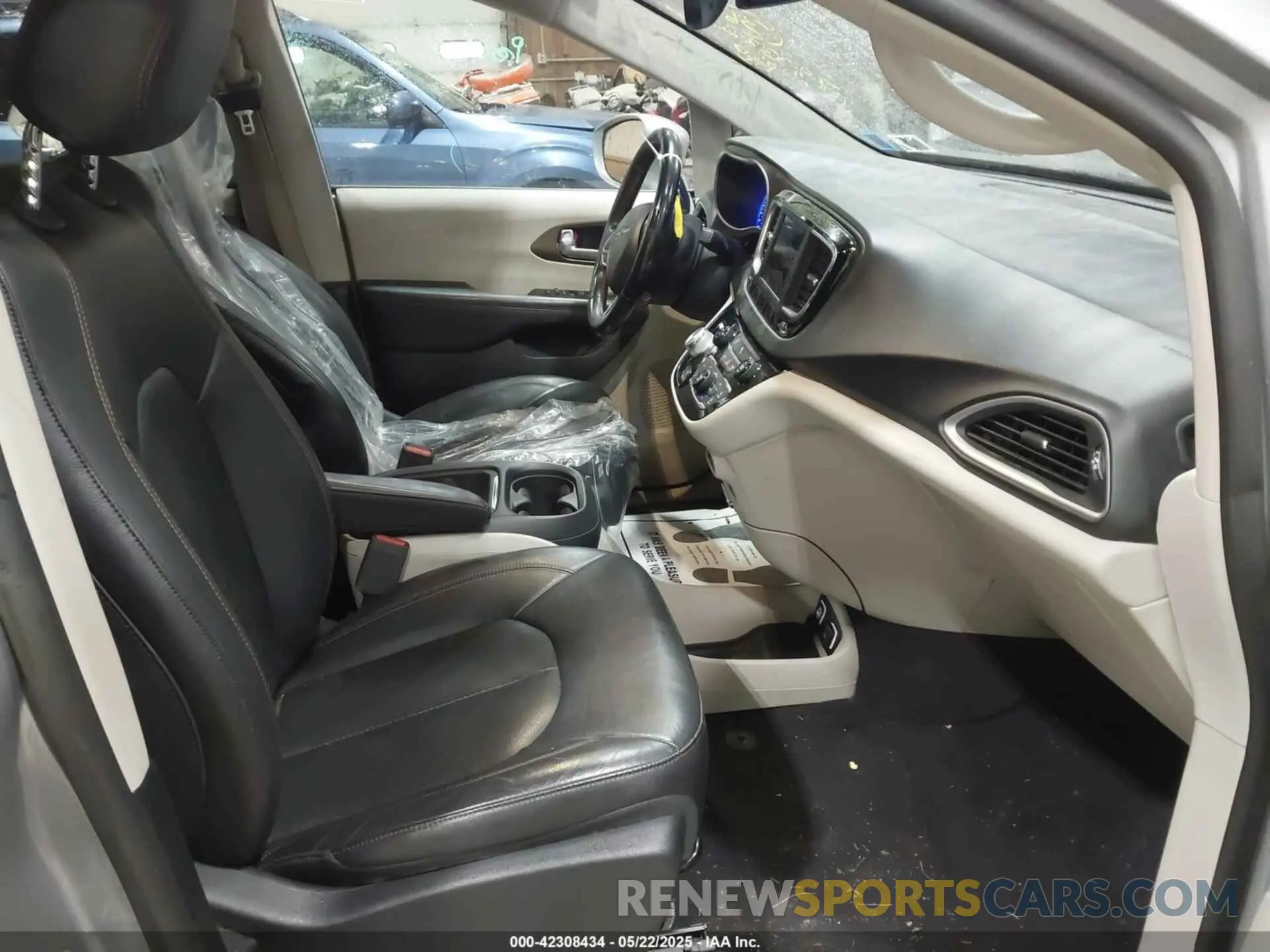 5 Фотография поврежденного автомобиля 2C4RC1BG6KR550276 CHRYSLER PACIFICA 2019