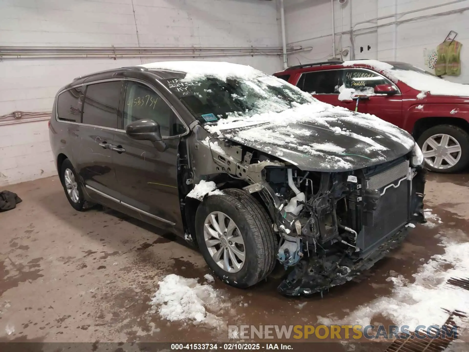 1 Photograph of a damaged car 2C4RC1BG6KR680879 CHRYSLER PACIFICA 2019