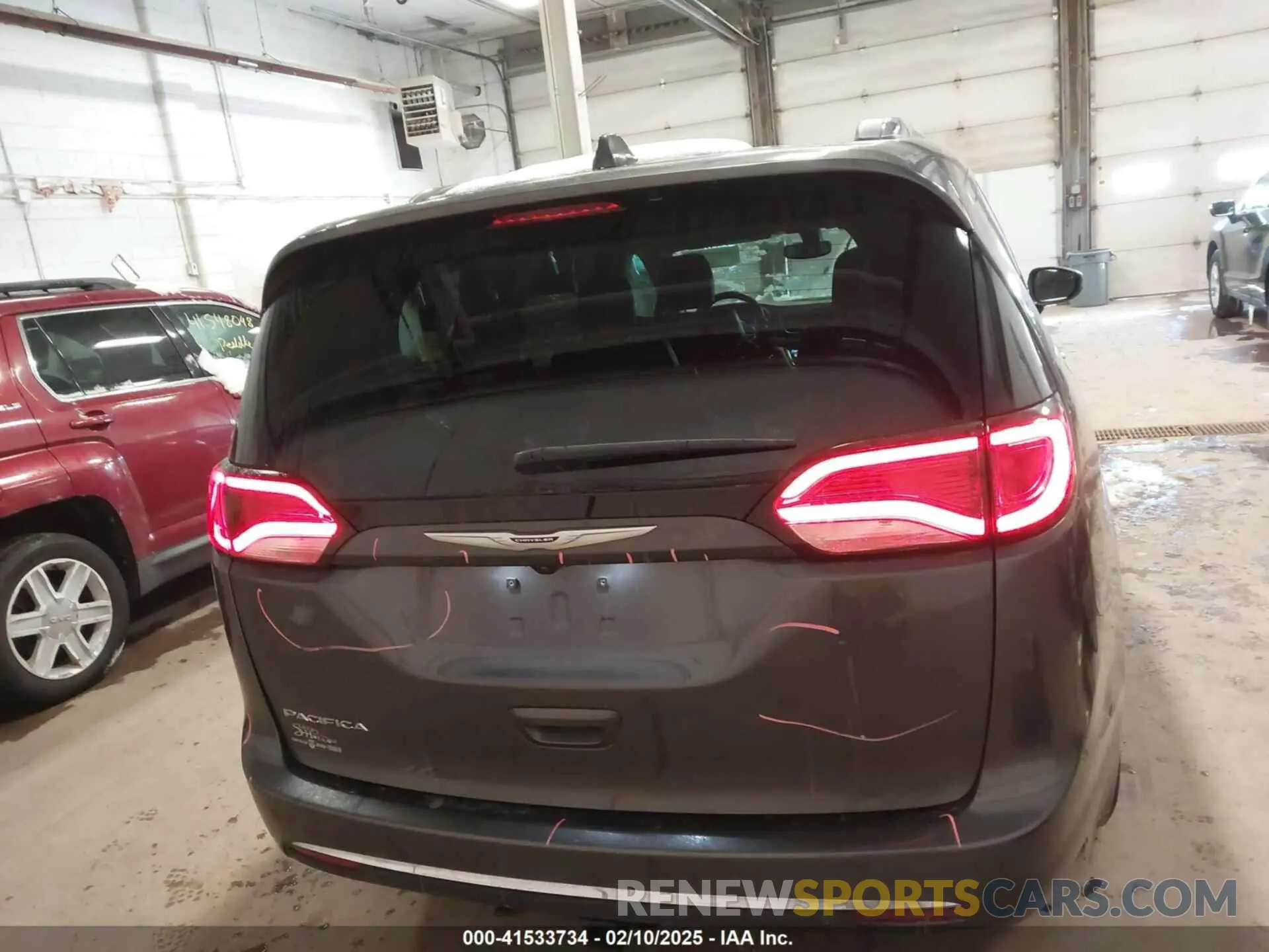 16 Photograph of a damaged car 2C4RC1BG6KR680879 CHRYSLER PACIFICA 2019