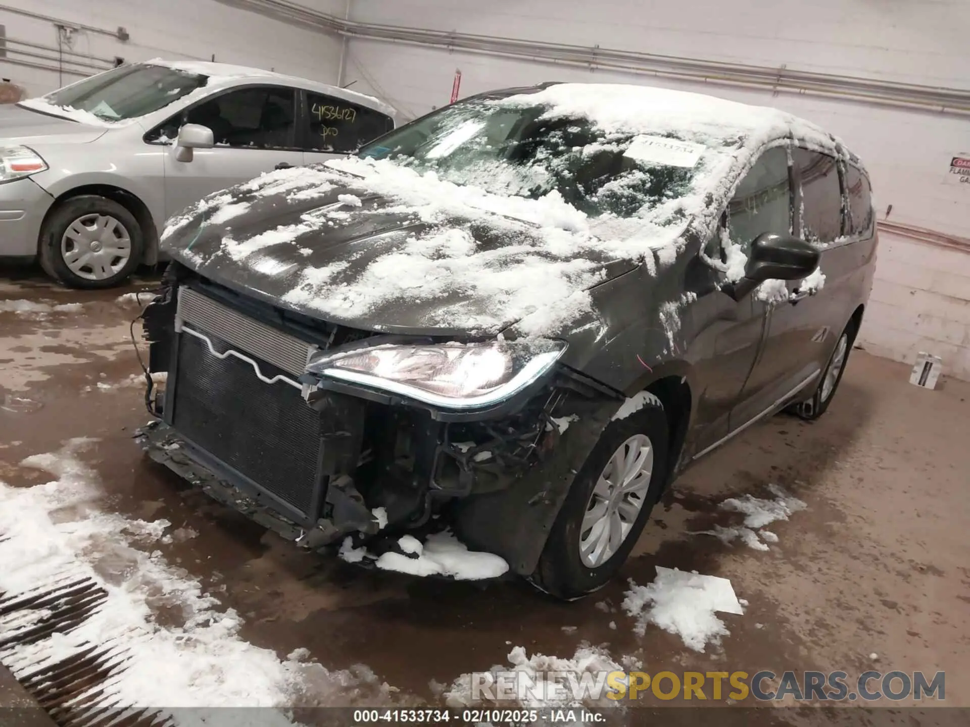 2 Photograph of a damaged car 2C4RC1BG6KR680879 CHRYSLER PACIFICA 2019