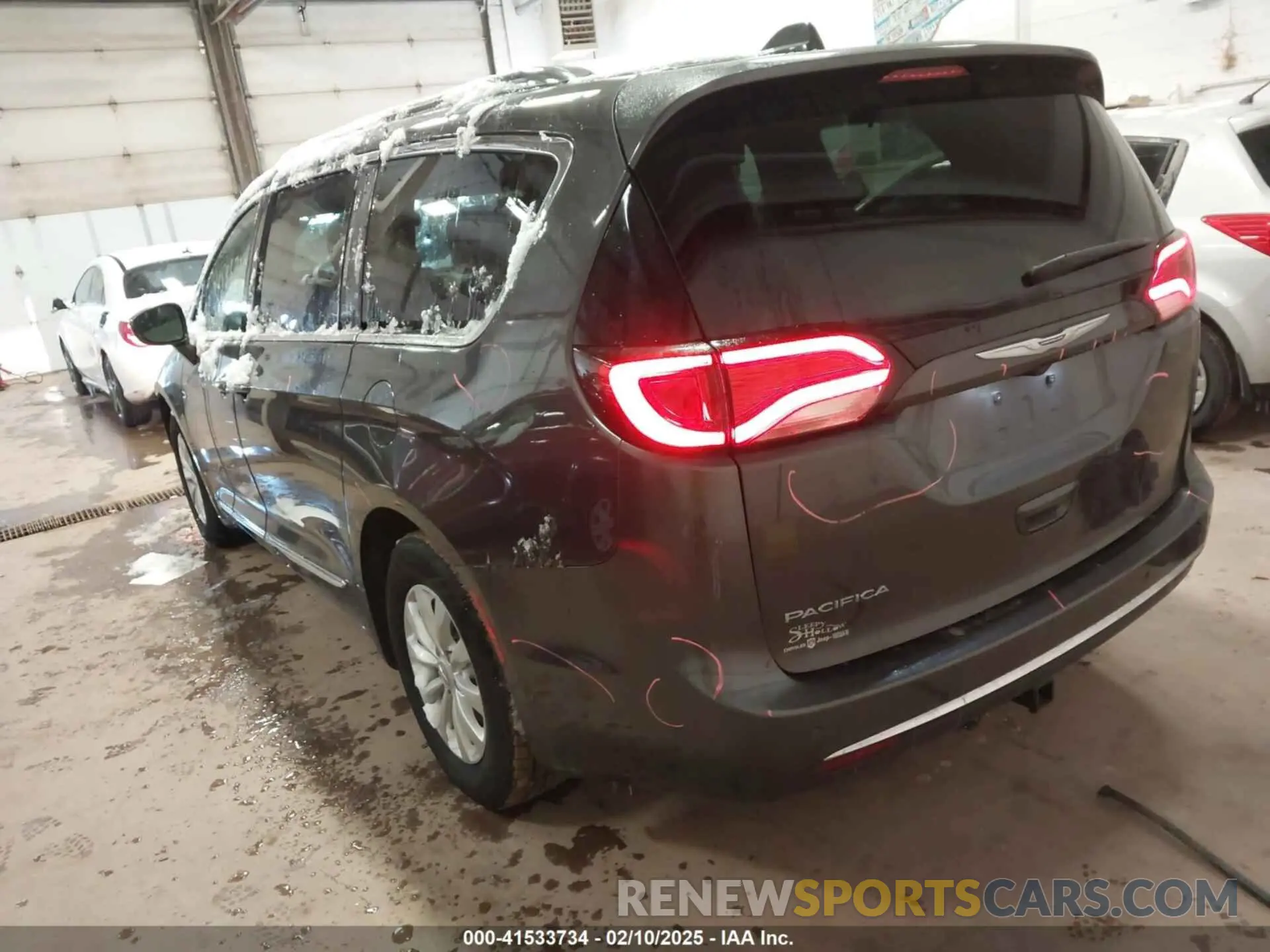 3 Photograph of a damaged car 2C4RC1BG6KR680879 CHRYSLER PACIFICA 2019