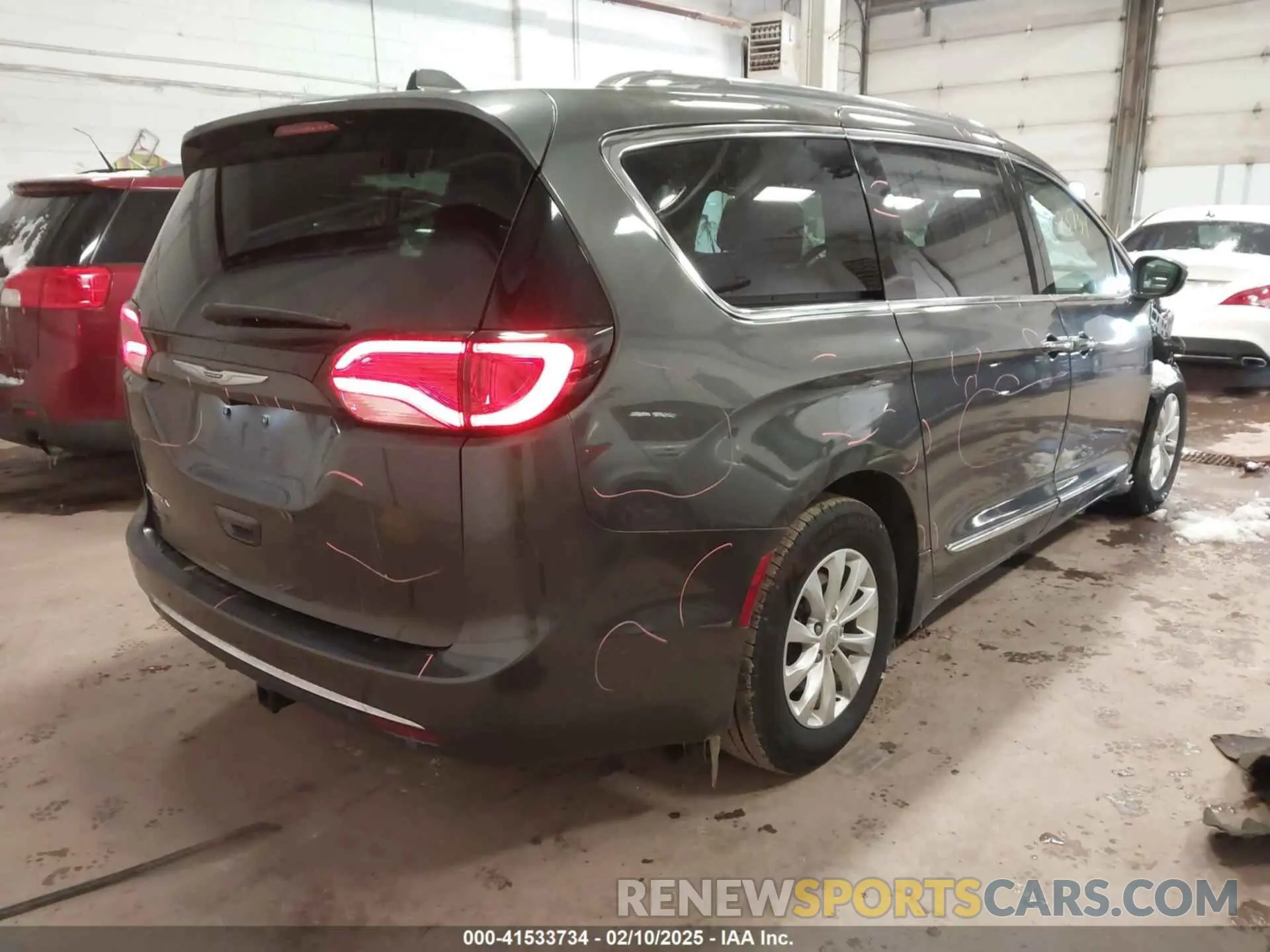 4 Photograph of a damaged car 2C4RC1BG6KR680879 CHRYSLER PACIFICA 2019