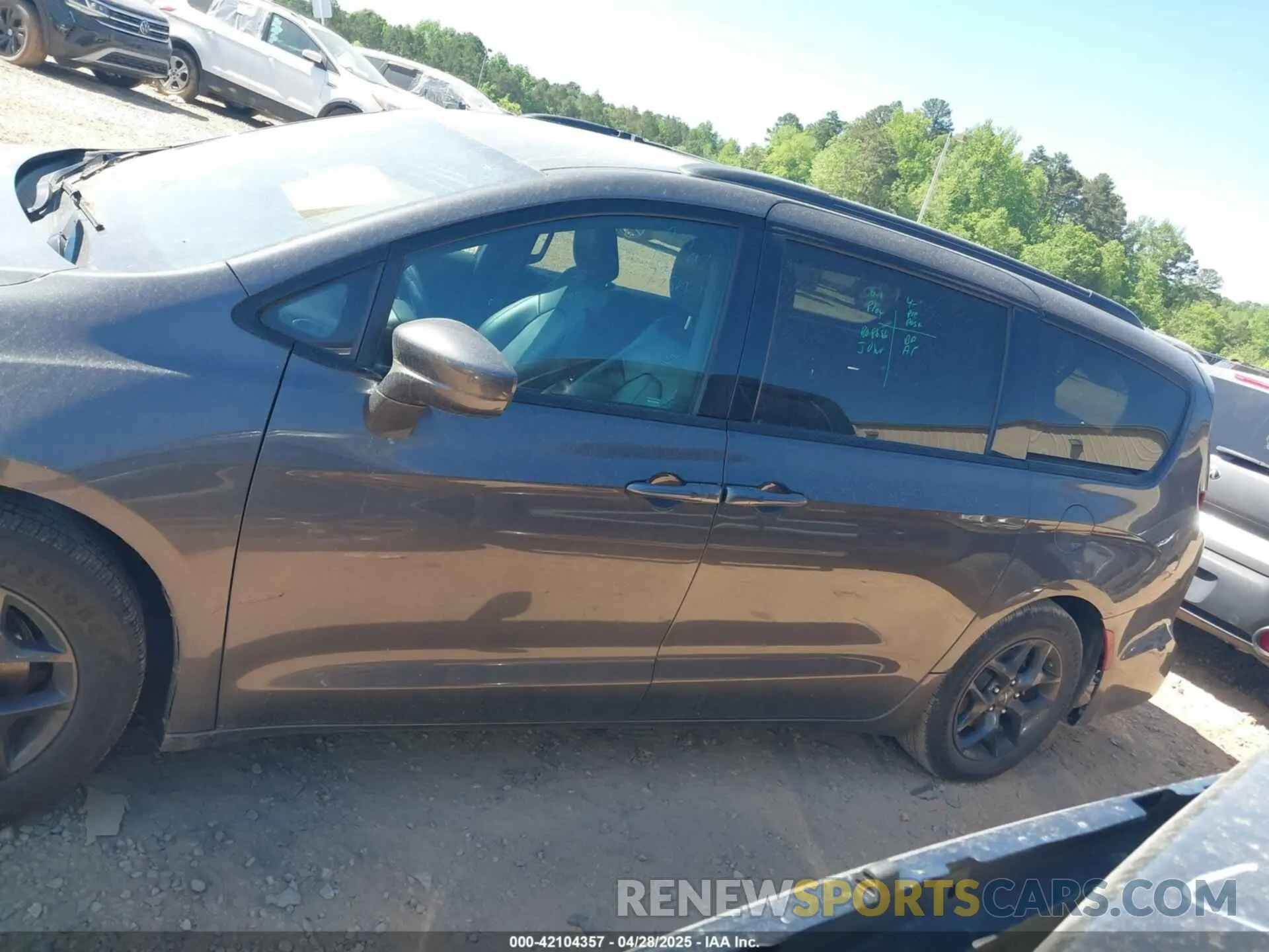 15 Photograph of a damaged car 2C4RC1BG7KR549220 CHRYSLER PACIFICA 2019