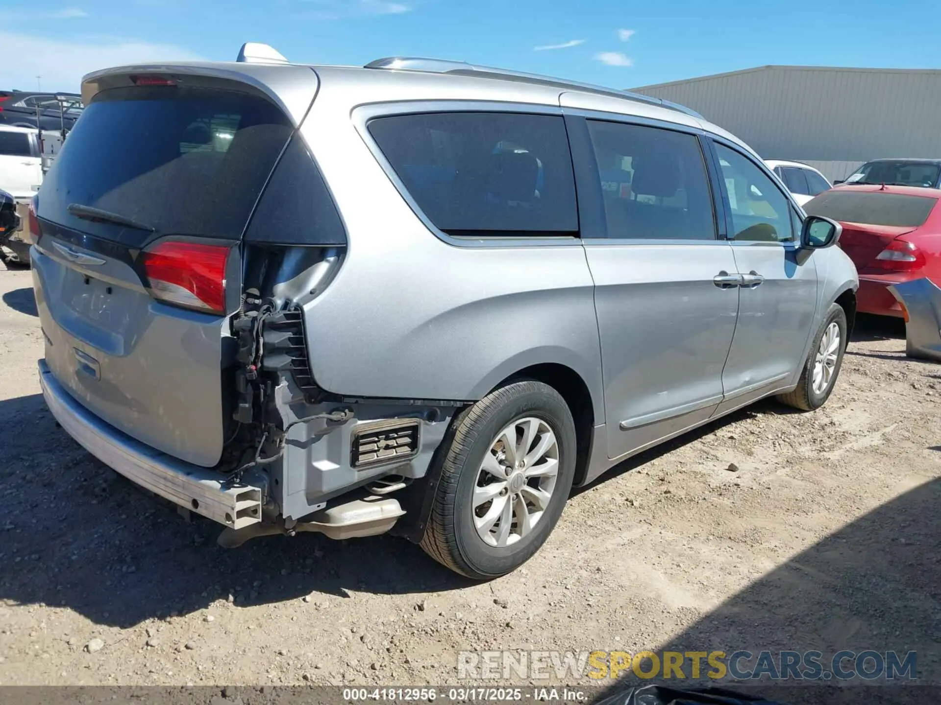 4 Фотография поврежденного автомобиля 2C4RC1BG7KR554739 CHRYSLER PACIFICA 2019