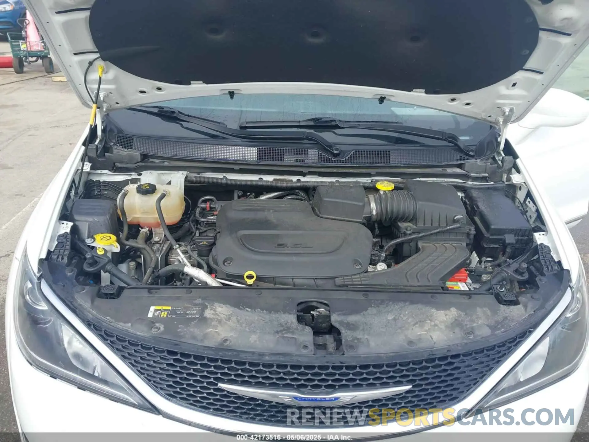 10 Фотография поврежденного автомобиля 2C4RC1BG7KR556247 CHRYSLER PACIFICA 2019