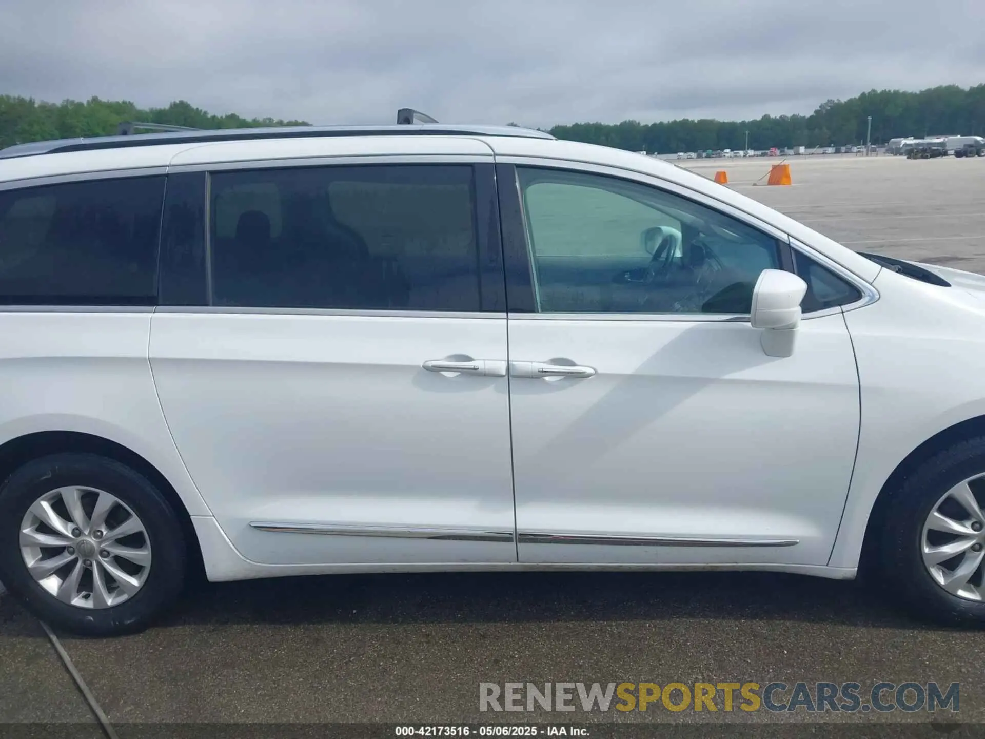 13 Фотография поврежденного автомобиля 2C4RC1BG7KR556247 CHRYSLER PACIFICA 2019