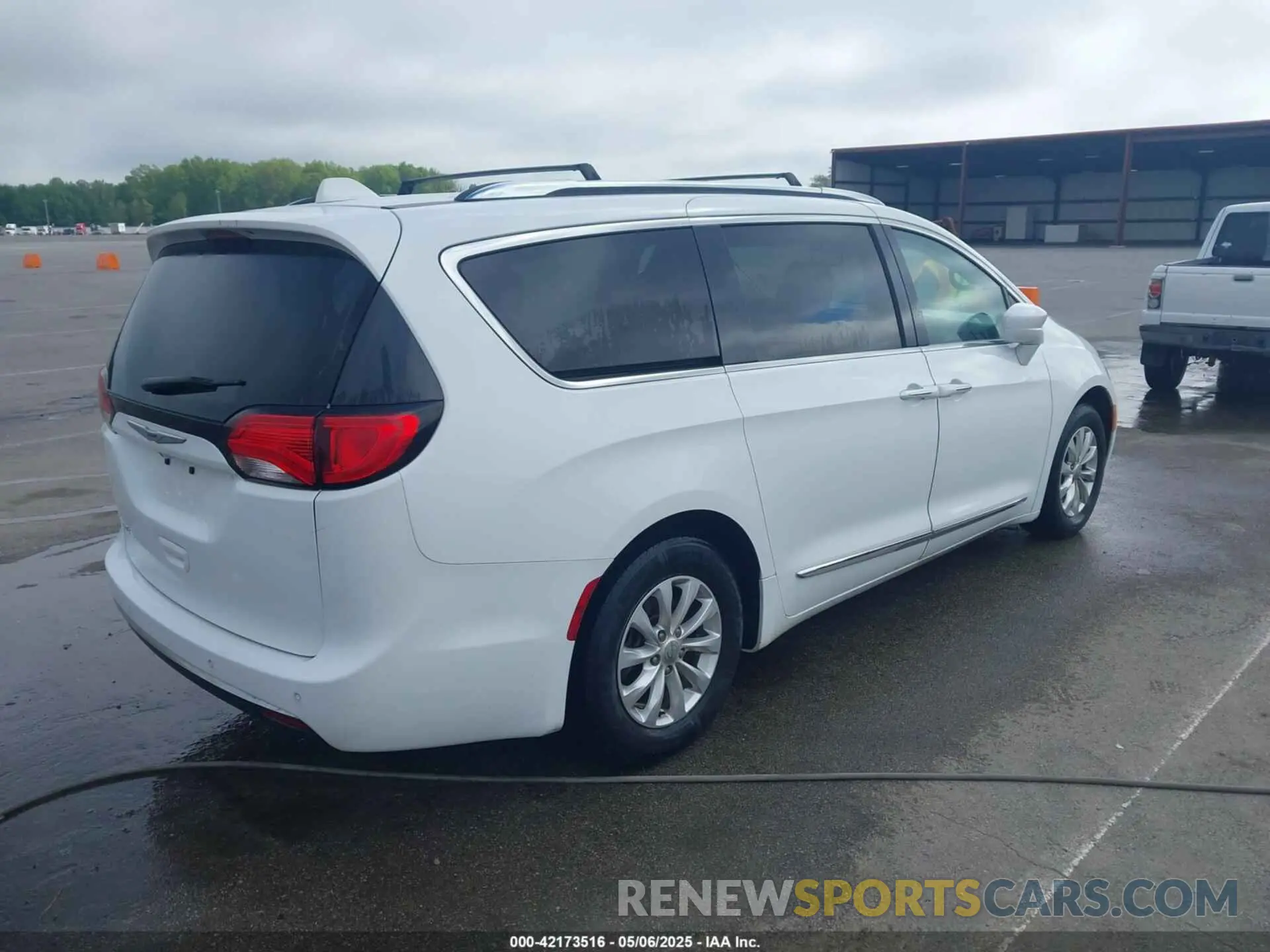 4 Фотография поврежденного автомобиля 2C4RC1BG7KR556247 CHRYSLER PACIFICA 2019