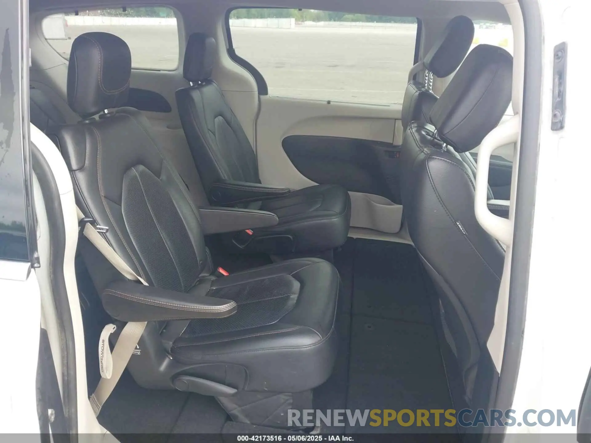 8 Фотография поврежденного автомобиля 2C4RC1BG7KR556247 CHRYSLER PACIFICA 2019